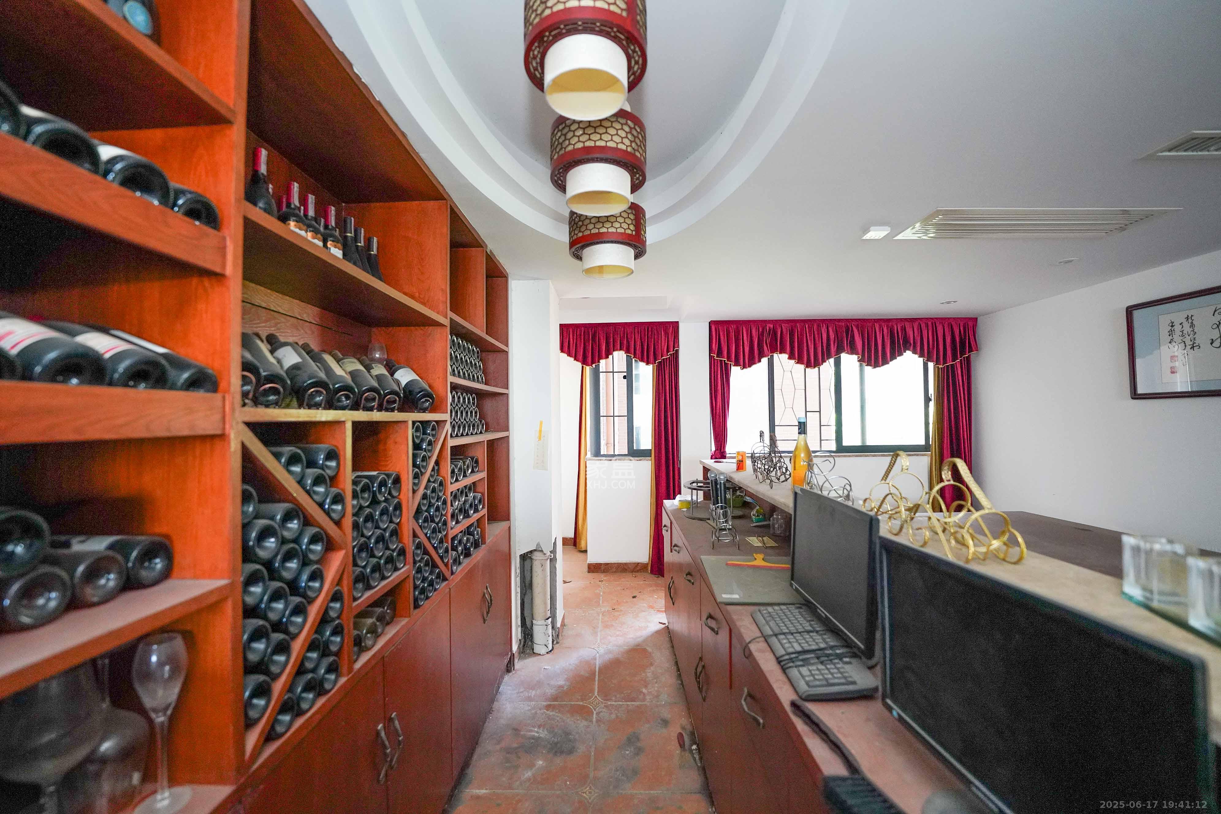 五矿格澜郡  4室2厅2卫    74.8万 五矿格澜郡  4室2厅2卫    74.8万厨房