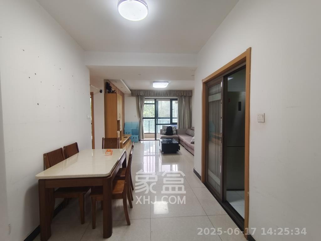 阳光100三期  2室2厅1卫   2800.00元/月室内图