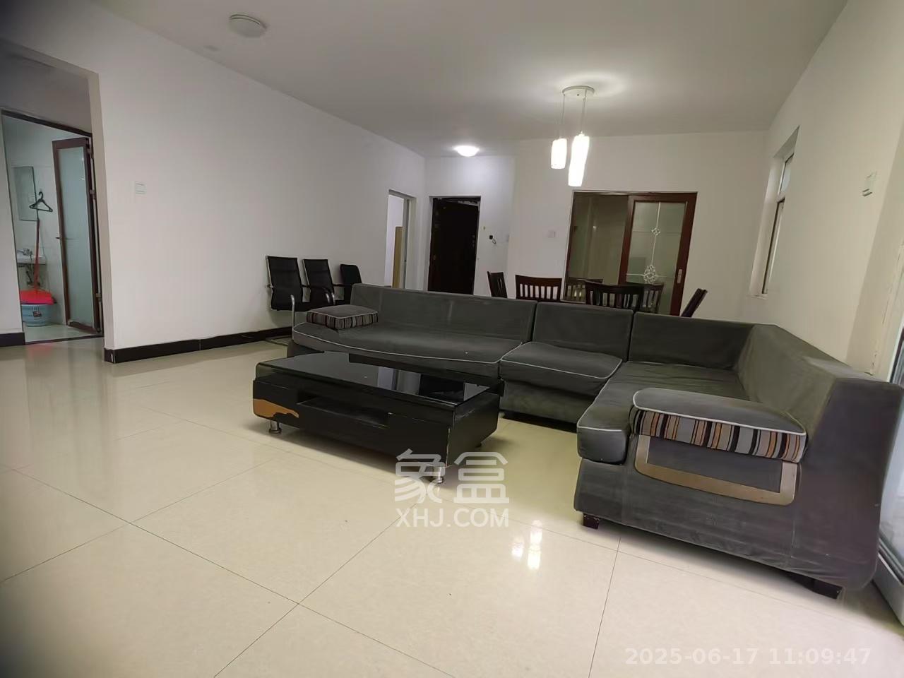 米兰春天  4室2厅2卫    2400.0元/月 米兰春天  4室2厅2卫    2400.0元/月室内图