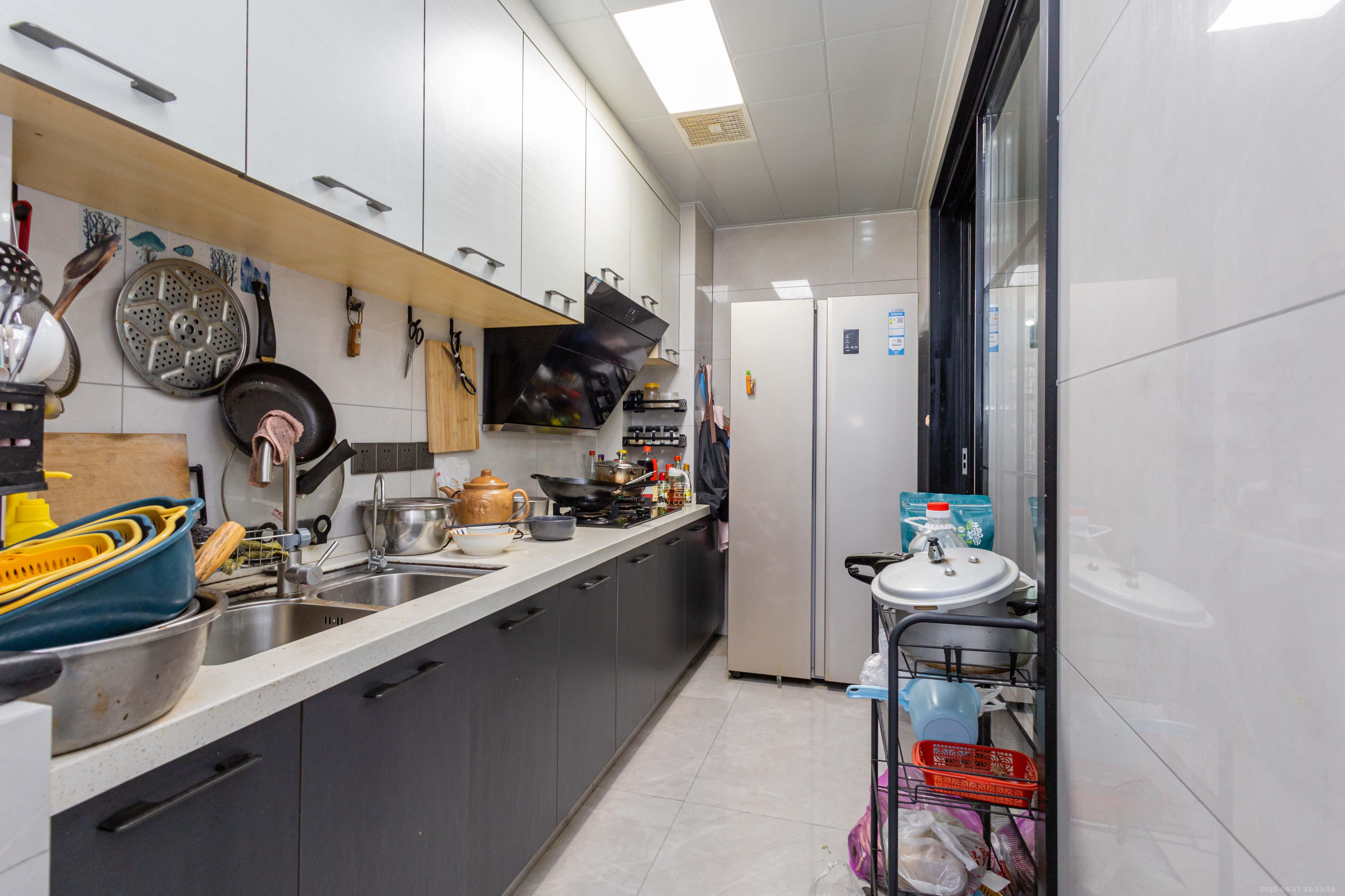 中国铁建国际城二期 4室2厅2卫 99.8万 中国铁建国际城二期 4室2厅2卫 99.8万厨房