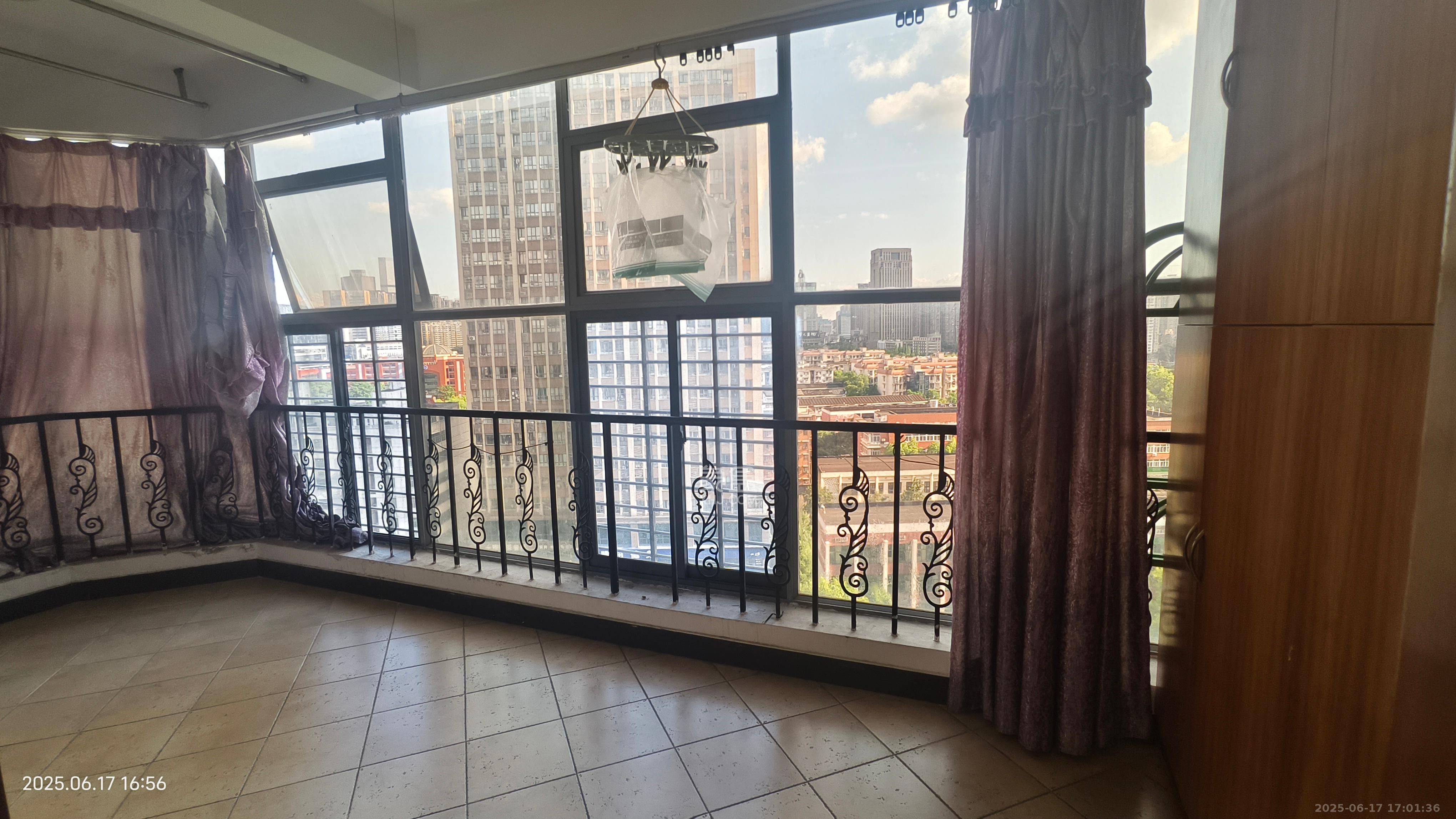 兴威新嘉园 3室1厅1卫 5000.0元/月 兴威新嘉园 3室1厅1卫 5000.0元/月室内图