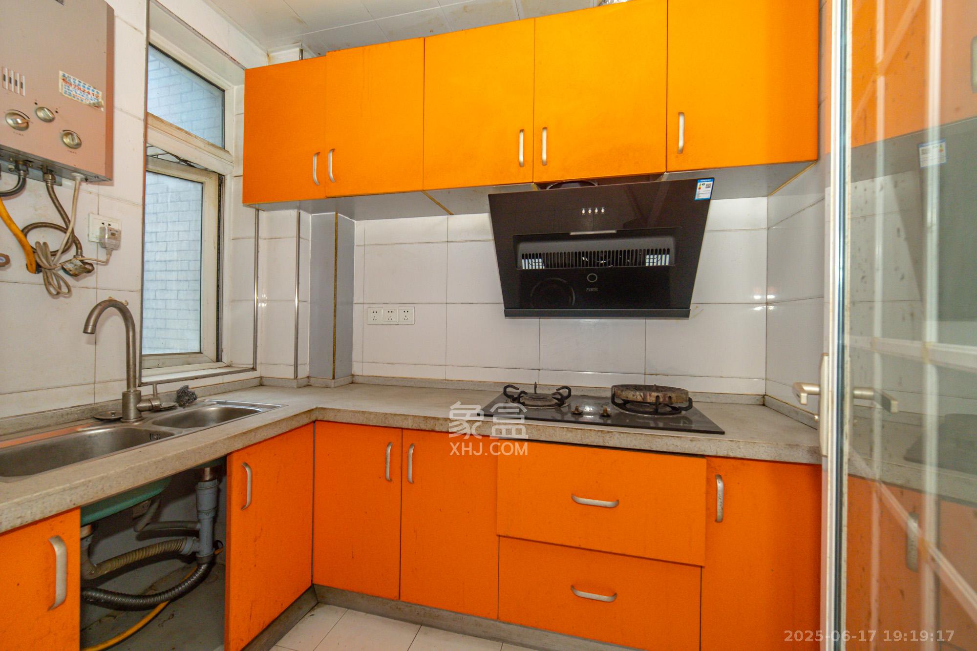 时代星城  2室2厅1卫    39.8万厨房