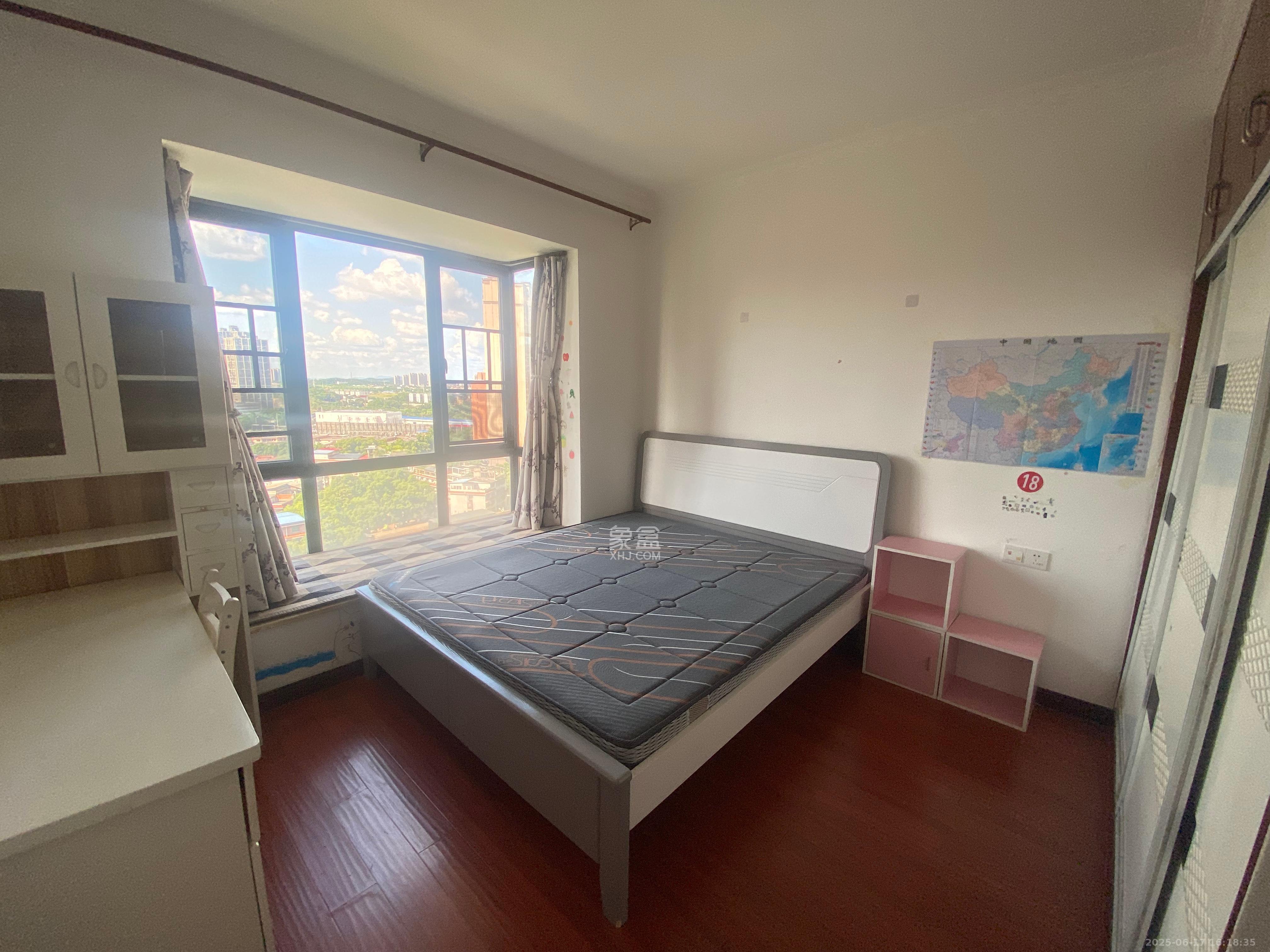 双湾国际(湘江御景花园) 3室2厅3卫 2800.0元/月 双湾国际(湘江御景花园) 3室2厅3卫 2800.0元/月室内图