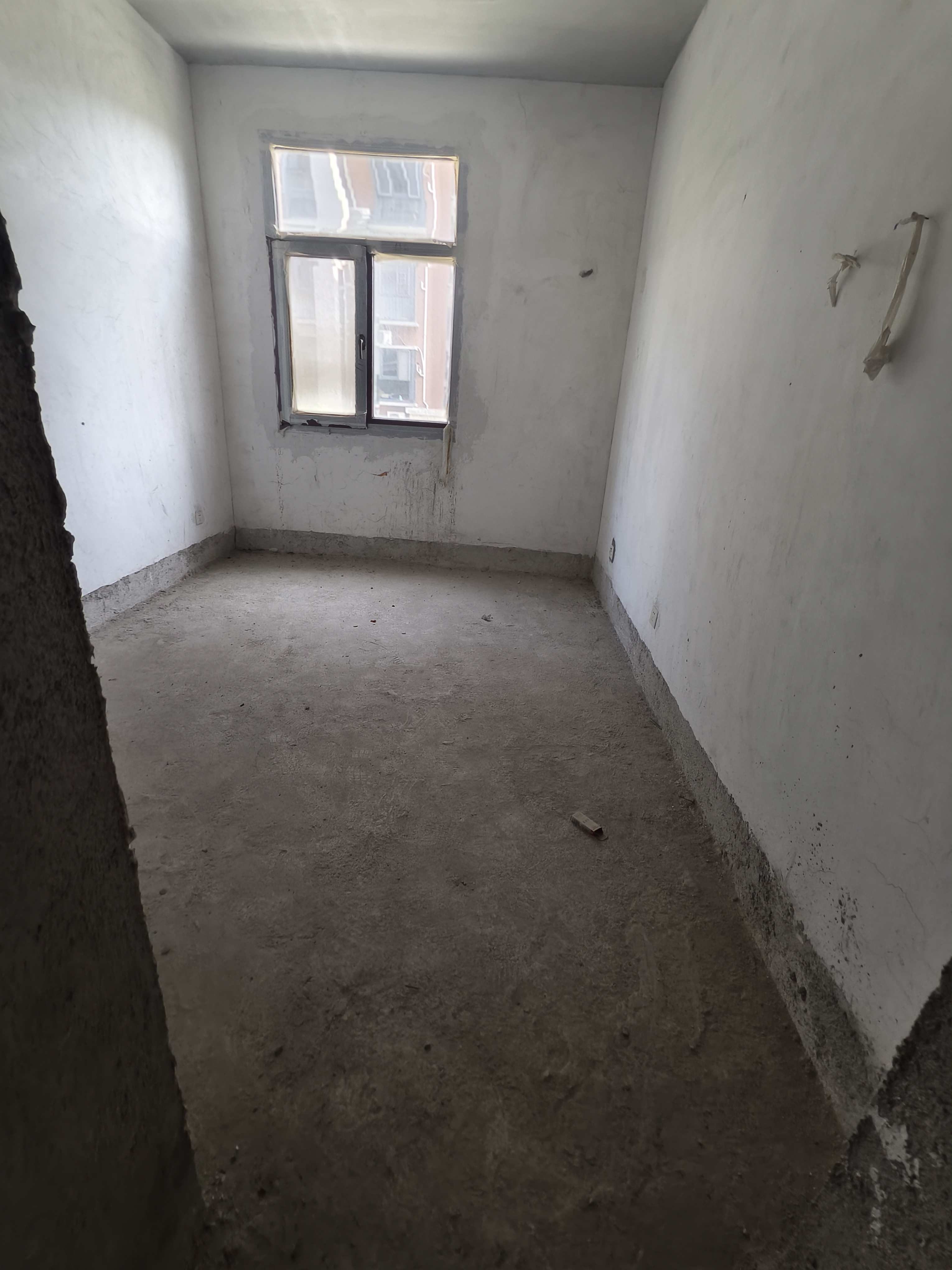 国土鑫苑 5室2厅2卫 139.80万 国土鑫苑 5室2厅2卫 139.80万客厅