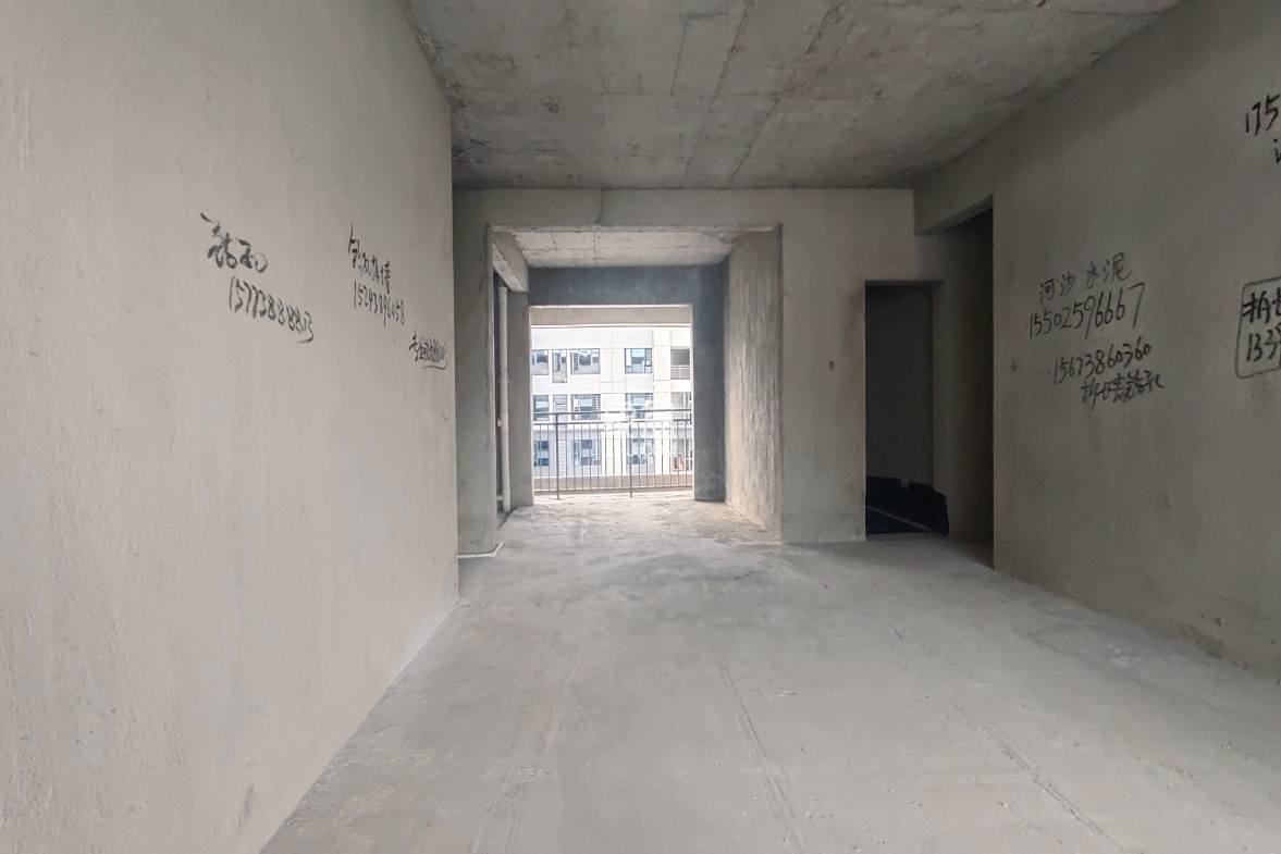 青春里-铂樾府 5室2厅2卫 92.8万 青春里-铂樾府 5室2厅2卫 92.8万客厅