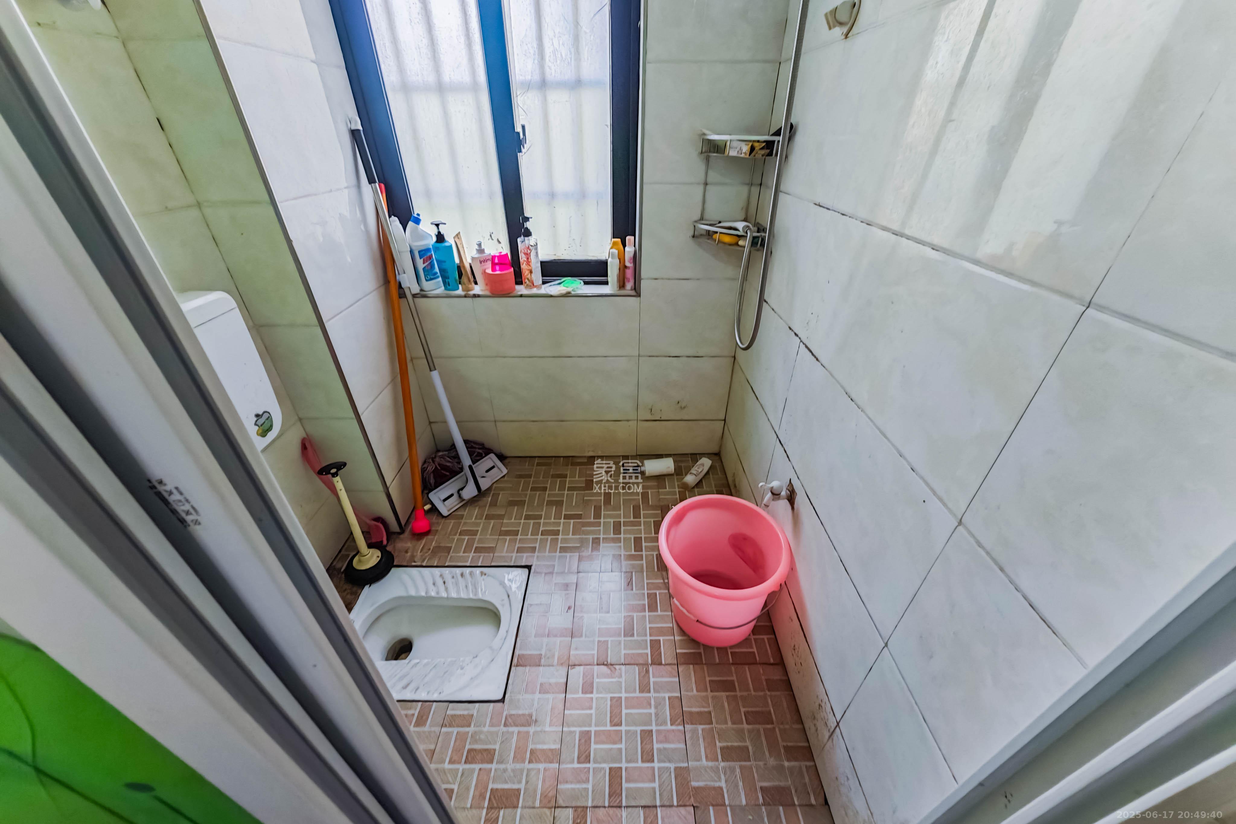 英郡年华 4室2厅1卫 105.0万 英郡年华 4室2厅1卫 105.0万卫生间