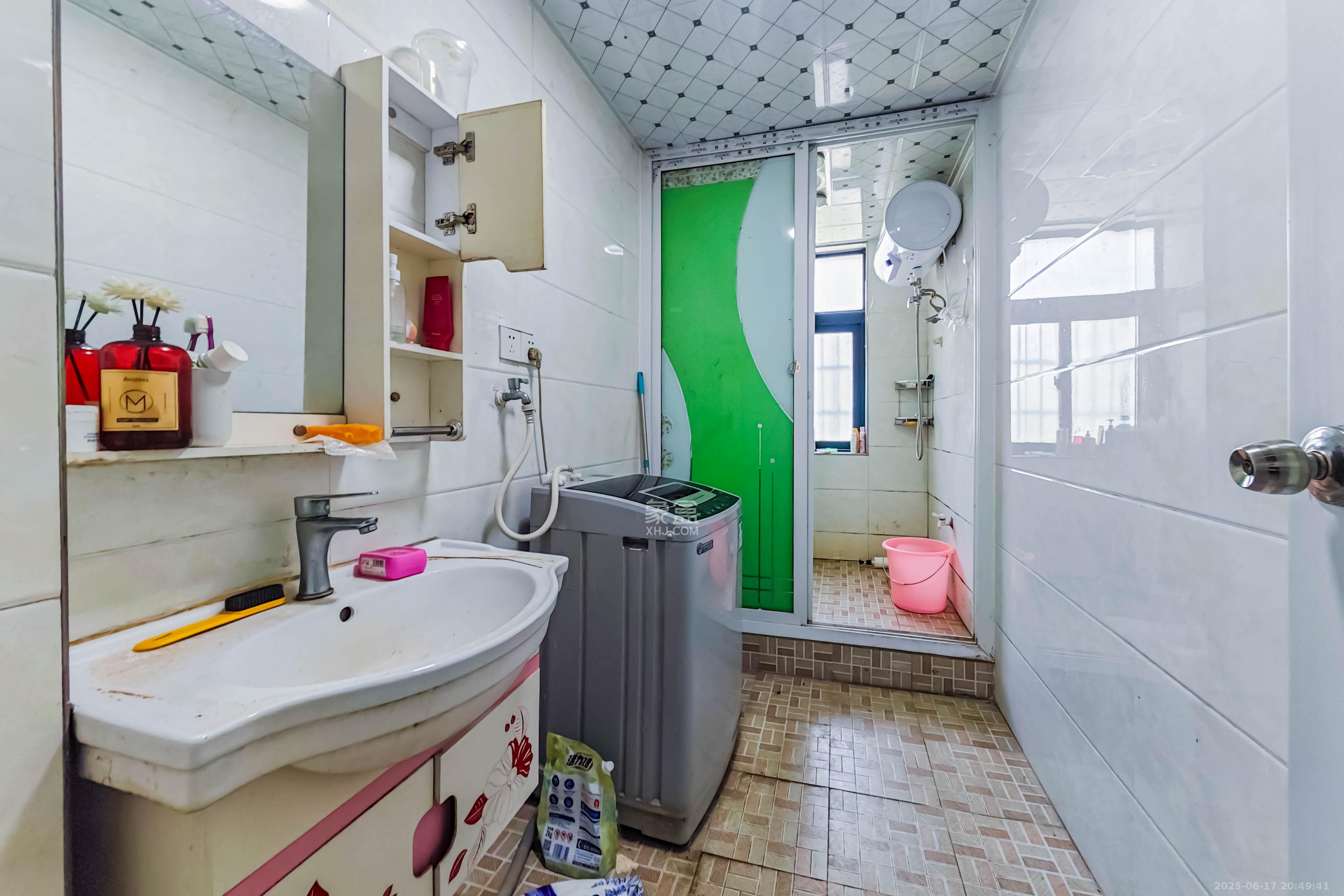 英郡年华 4室2厅1卫 105.0万 英郡年华 4室2厅1卫 105.0万卫生间