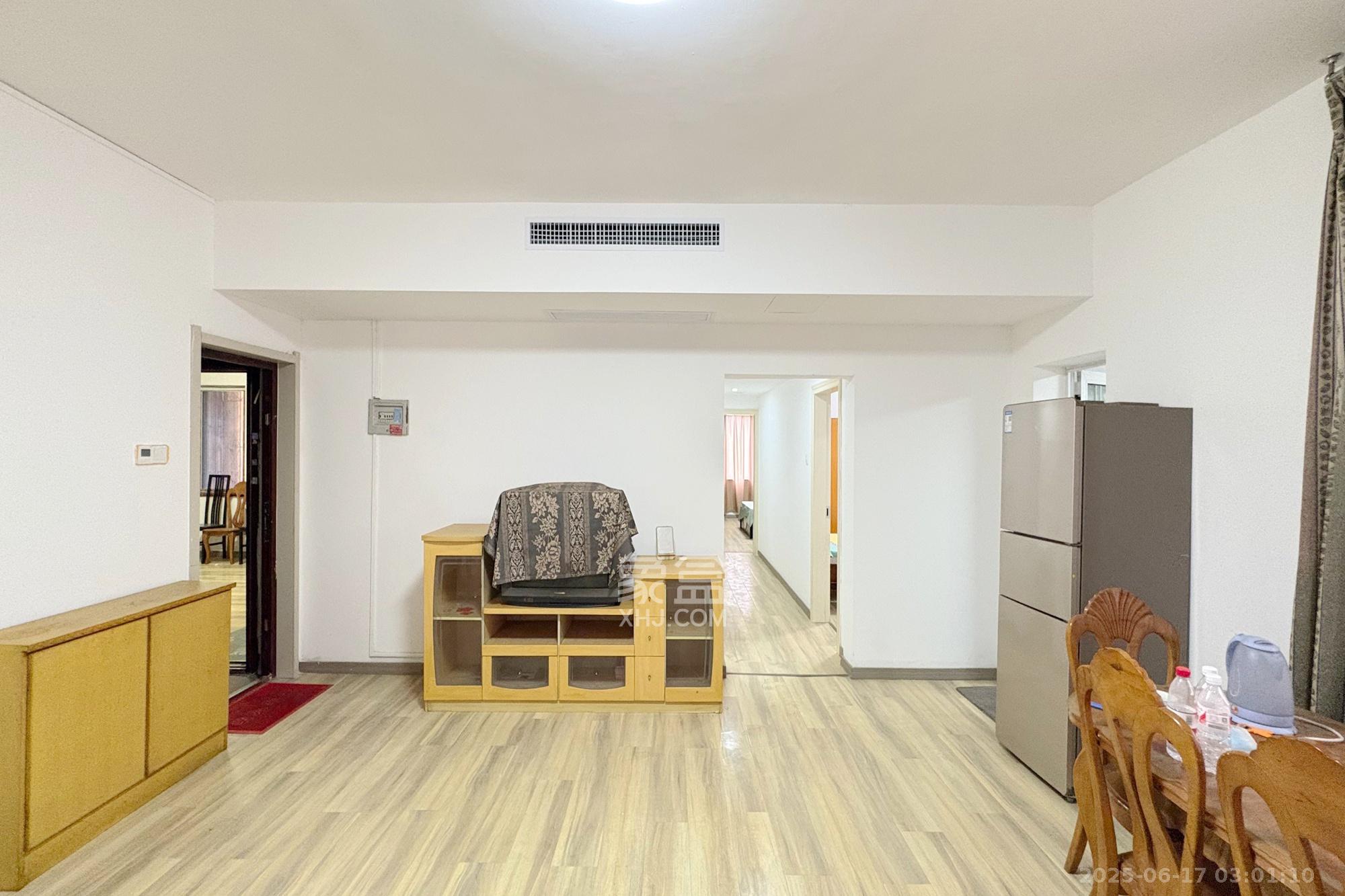 华天大酒店宿舍楼 2室1厅1卫 96.0万 华天大酒店宿舍楼 2室1厅1卫 96.0万客厅