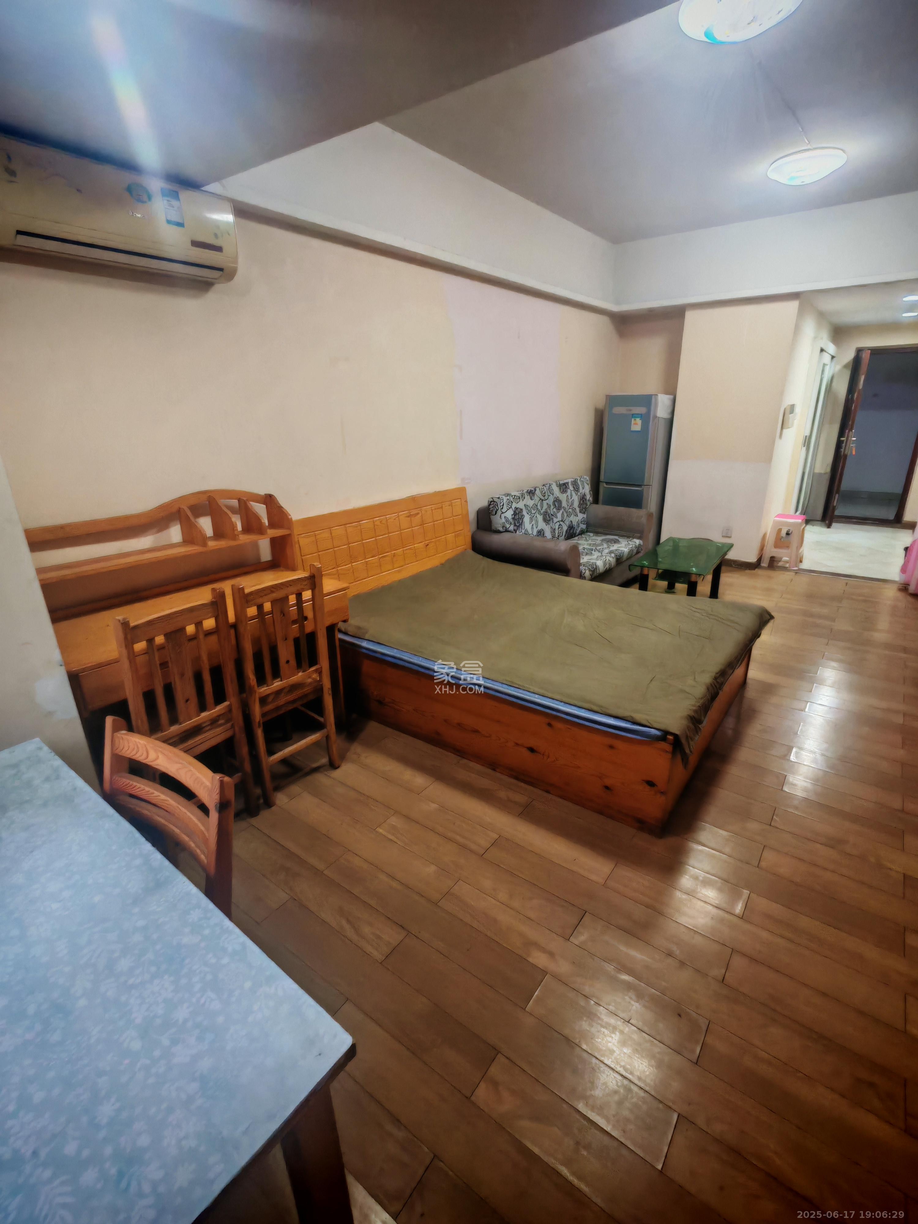 米兰春天  1室1厅1卫    1100.0元/月室内图