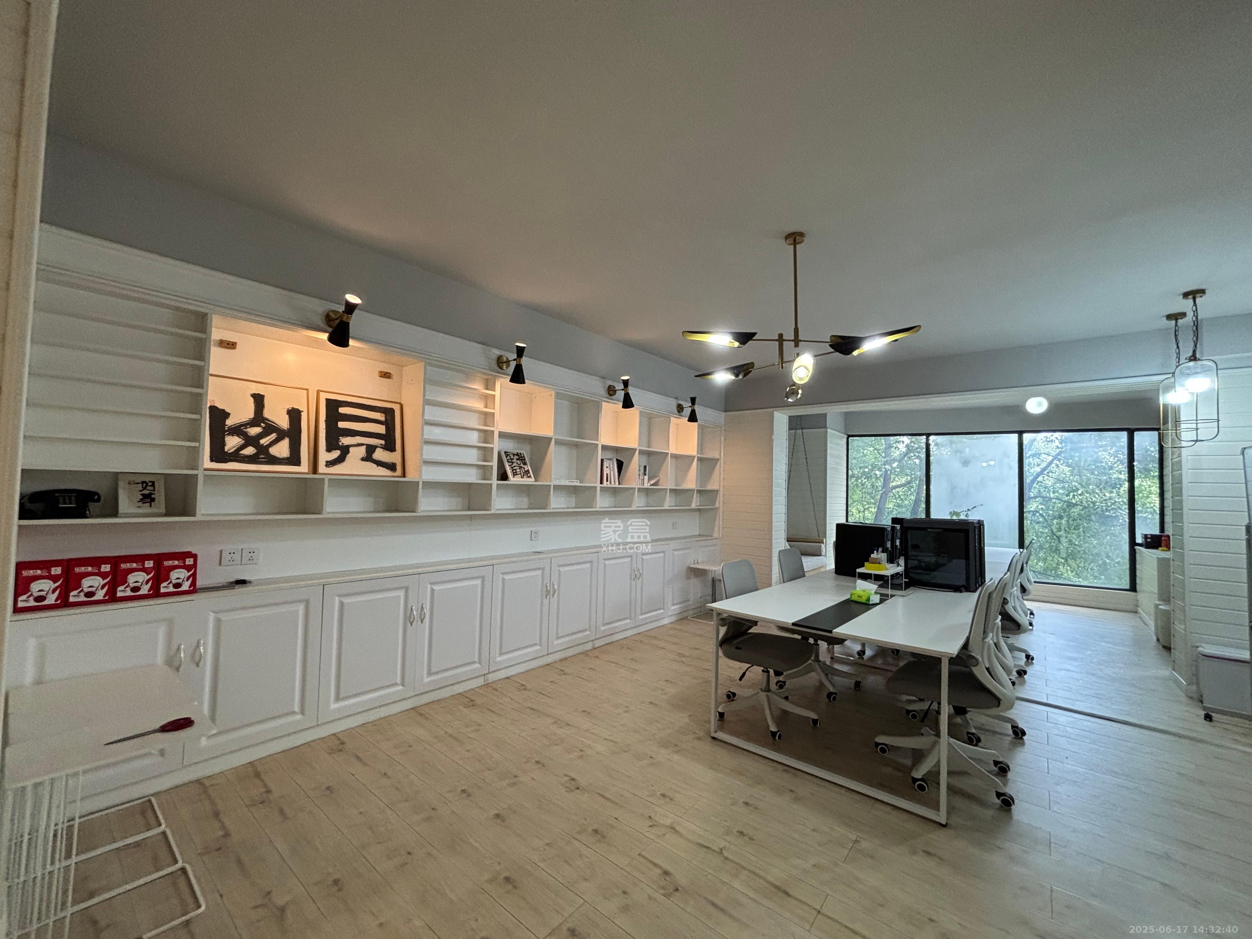 藏珑湖上国际花园 5室2厅3卫 7500.0元/月 藏珑湖上国际花园 5室2厅3卫 7500.0元/月室内图