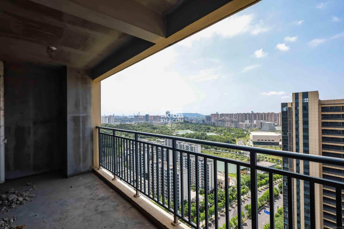 金侨风华府 4室2厅2卫 89.0万 金侨风华府 4室2厅2卫 89.0万阳台