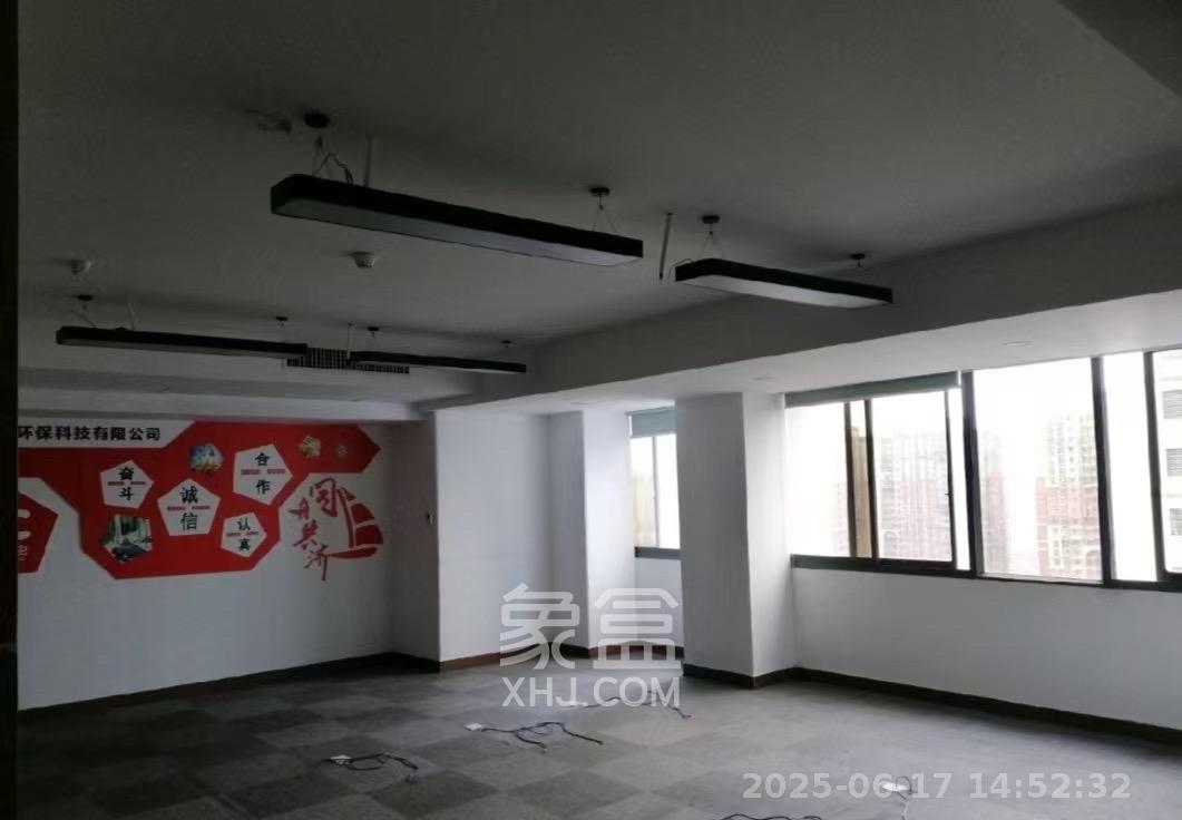 东方芙蓉  3室1厅1卫    7500.0元/月