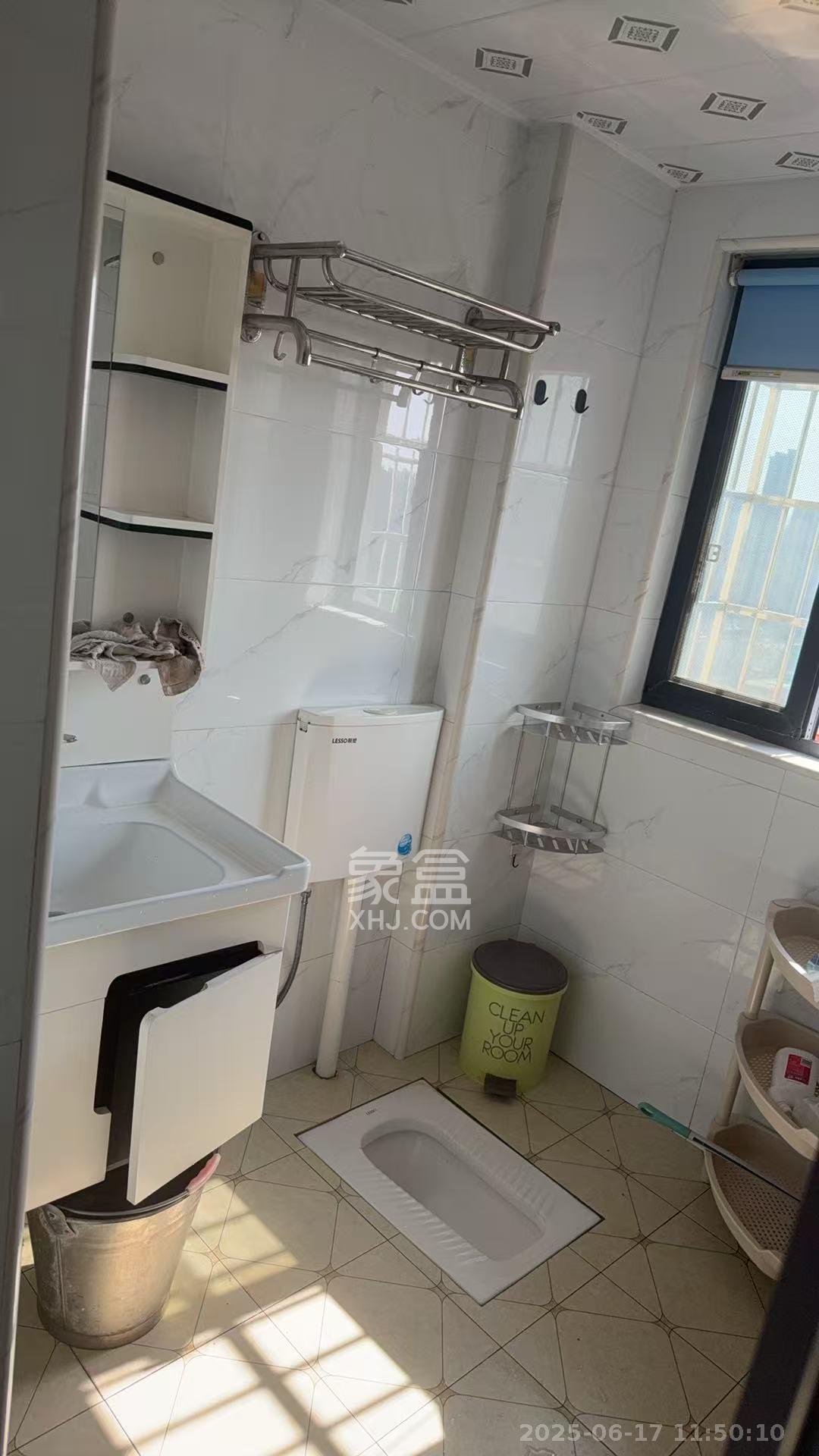 嘉顺苑 3室2厅1卫 2100.0元/月 嘉顺苑 3室2厅1卫 2100.0元/月室内图