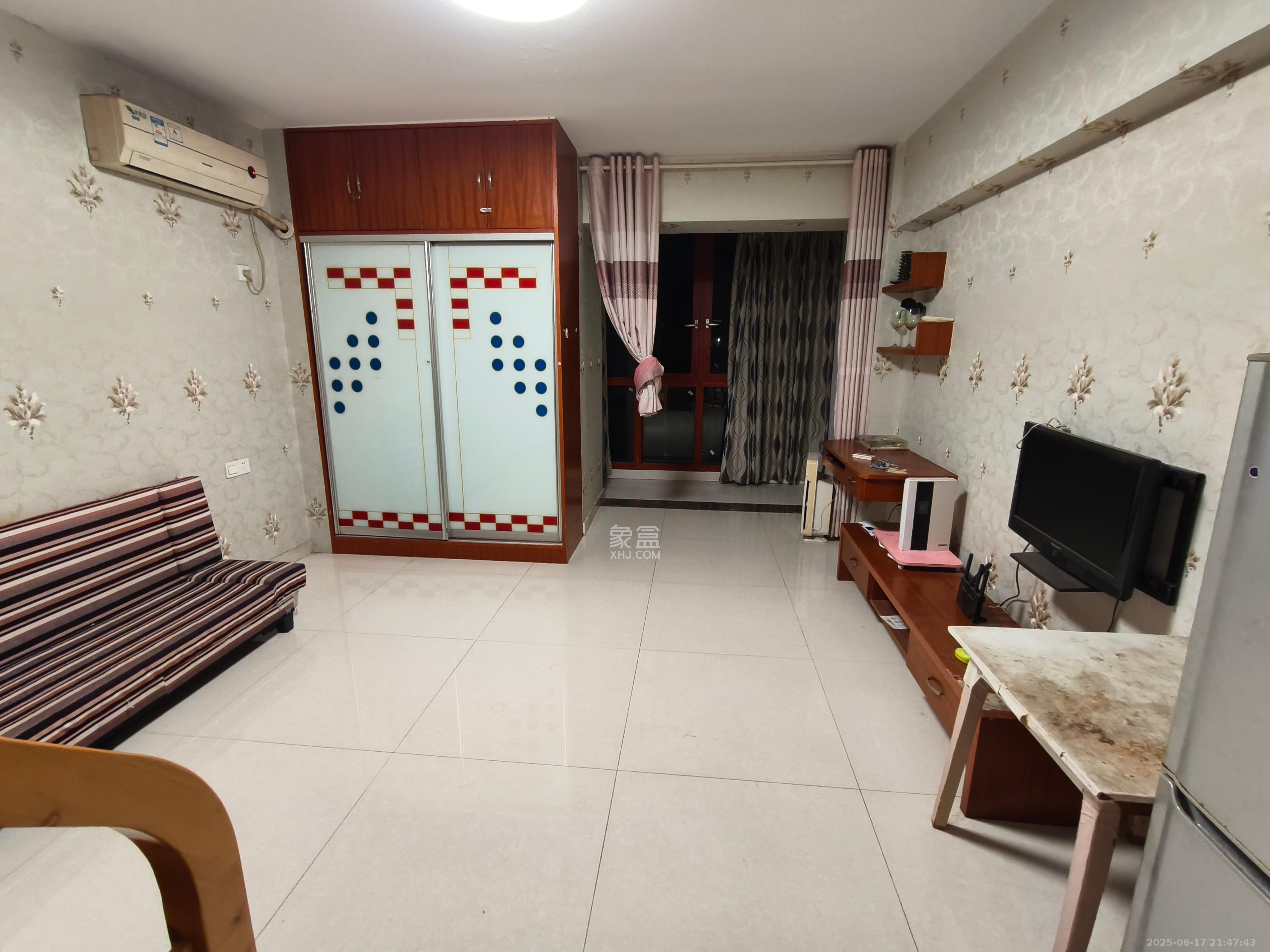 阳光100二期  1室1厅1卫   1300.00元/月室内图