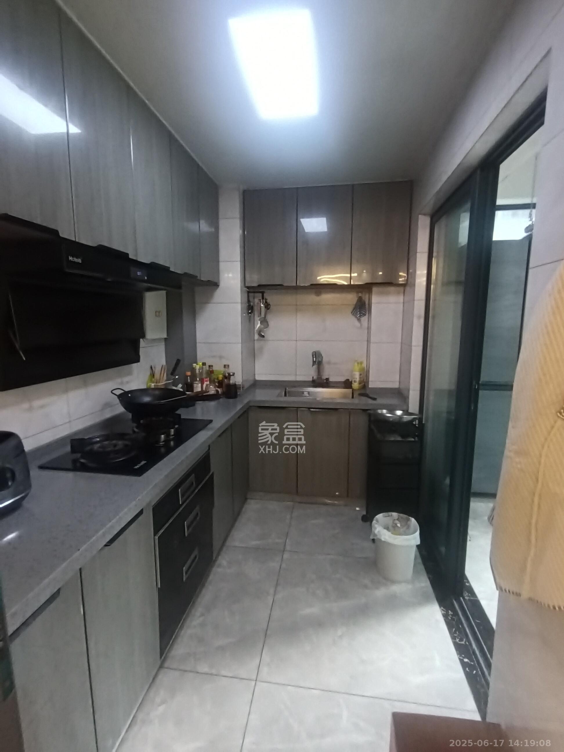 中建嘉和城  3室2厅2卫   2900.00元/月室内图