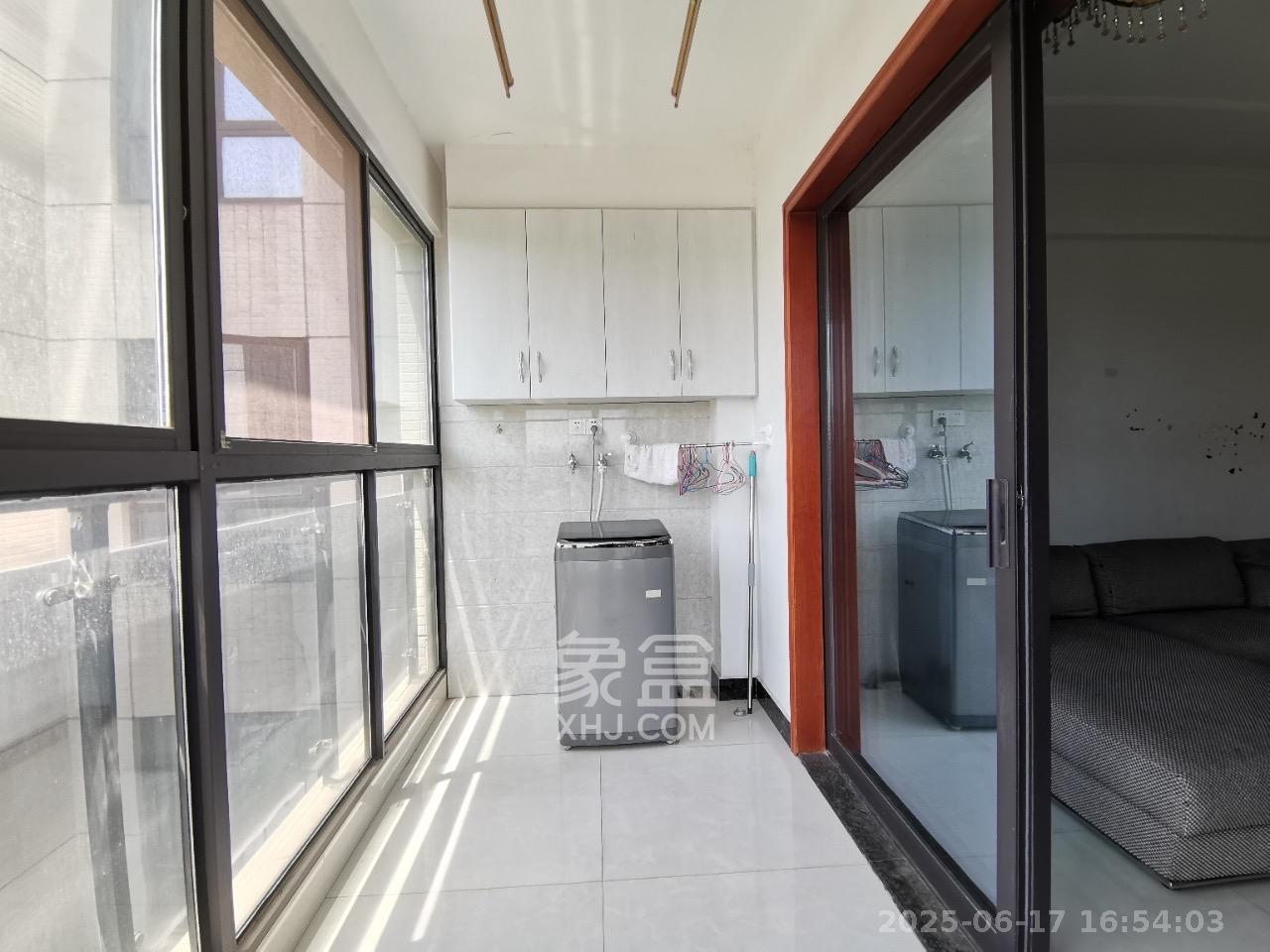 达美D6区  4室2厅2卫   3500.00元/月室内图