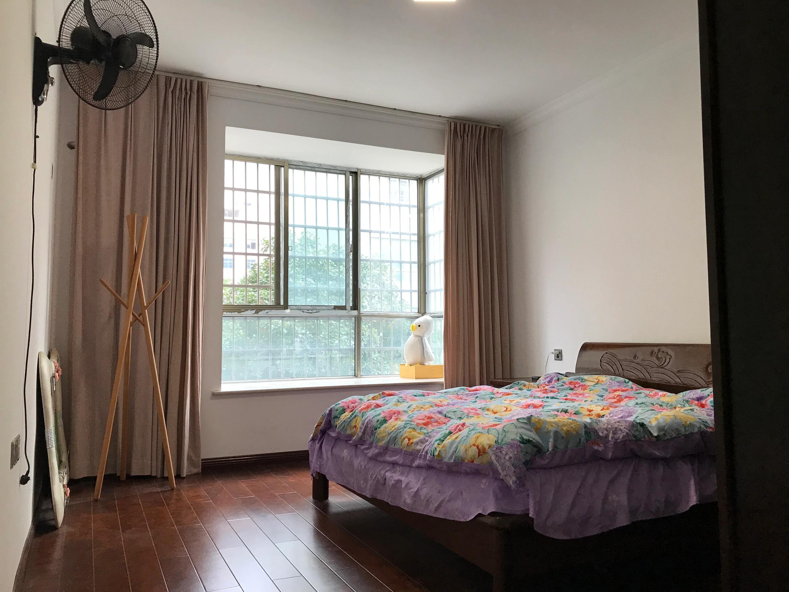 市安监住宅小区（应急管理局）  4室2厅2卫    155.0万客厅