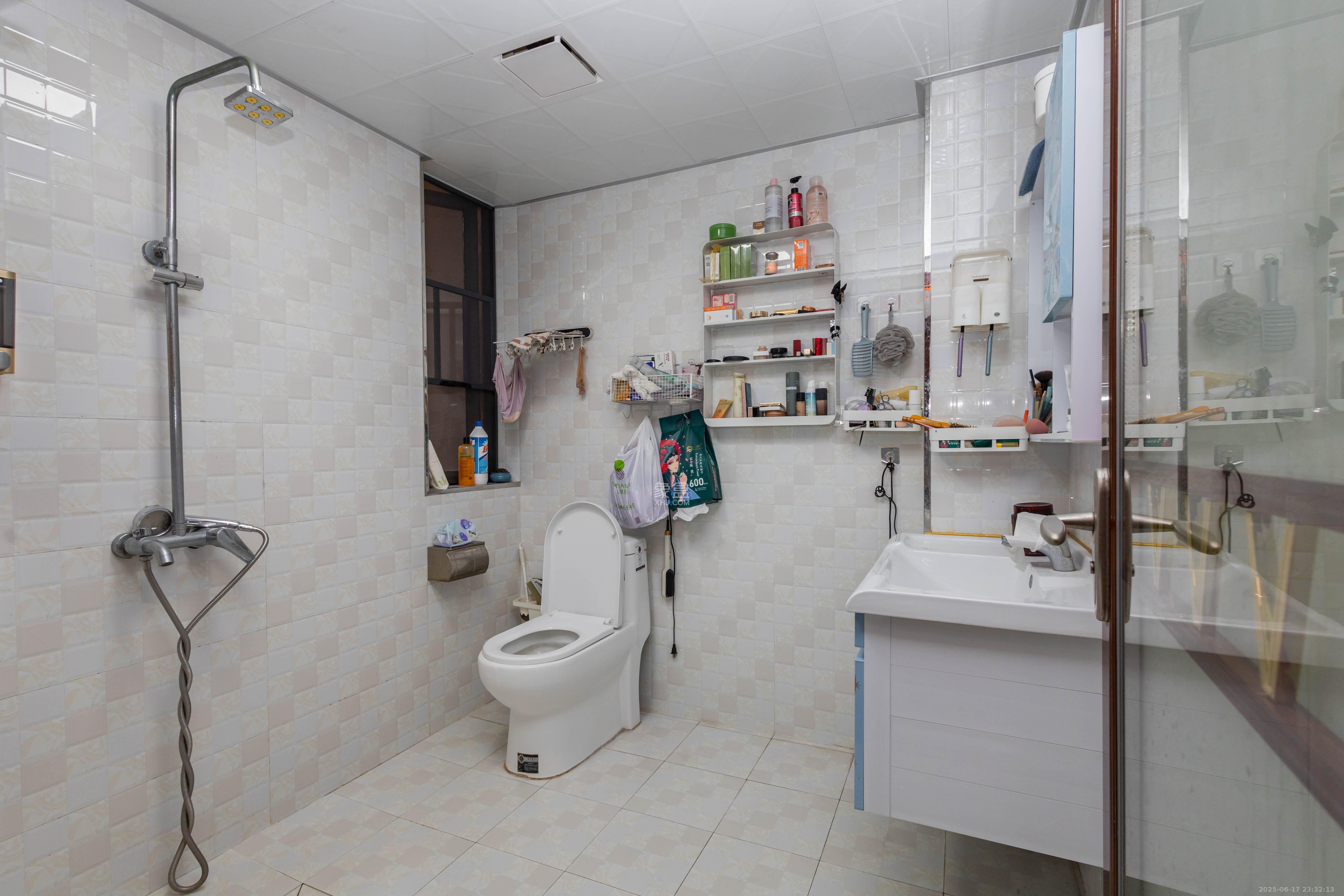 旭辉华庭  3室2厅2卫    70.8万卫生间