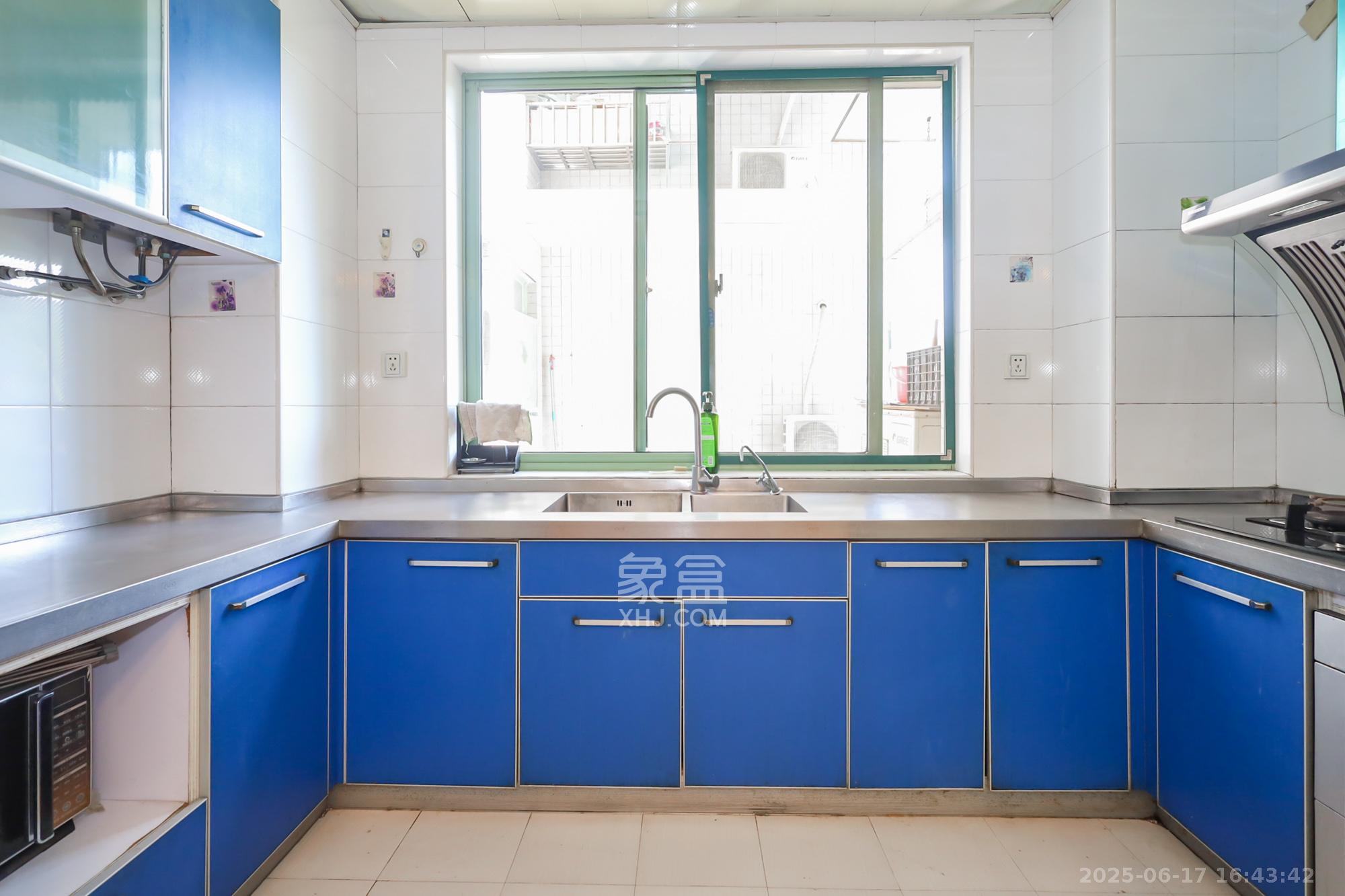 枫树园 3室2厅2卫 128.0万 枫树园 3室2厅2卫 128.0万厨房