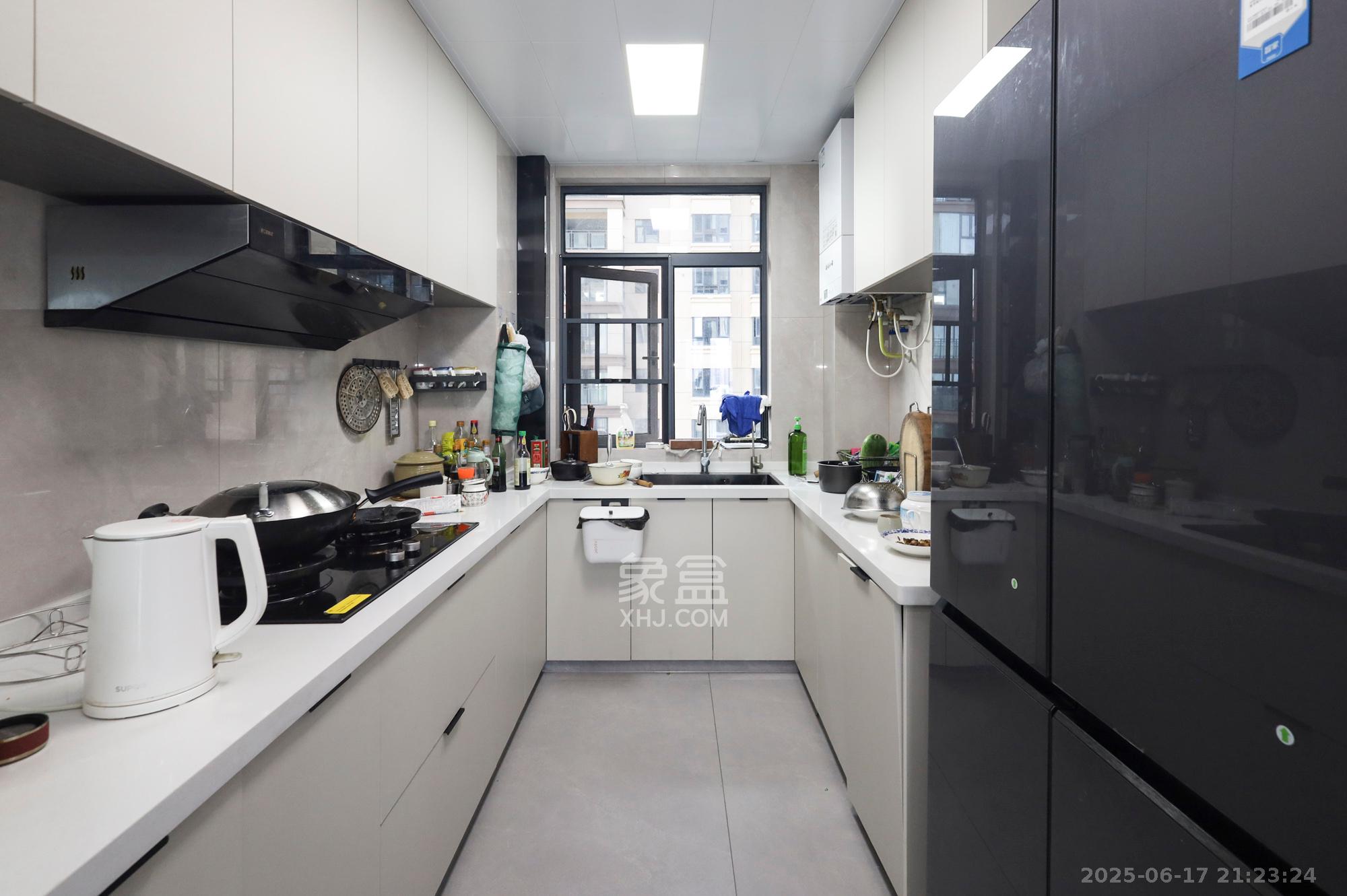 广泽上苑  4室2厅2卫    178.0万厨房