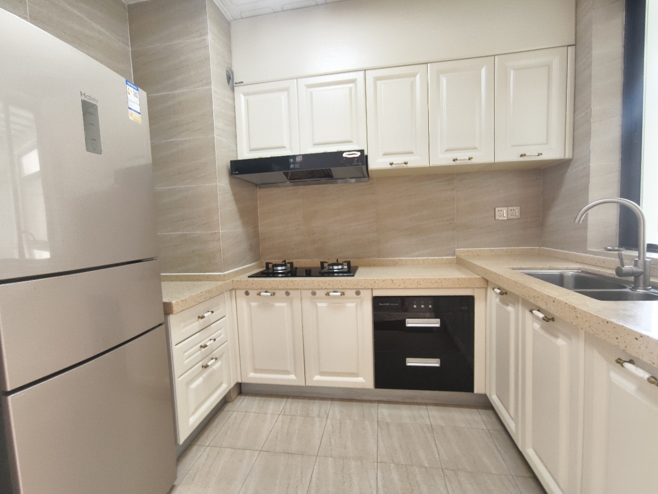 绿地海长流一期  3室2厅1卫    160.0万 绿地海长流一期  3室2厅1卫    160.0万室内图