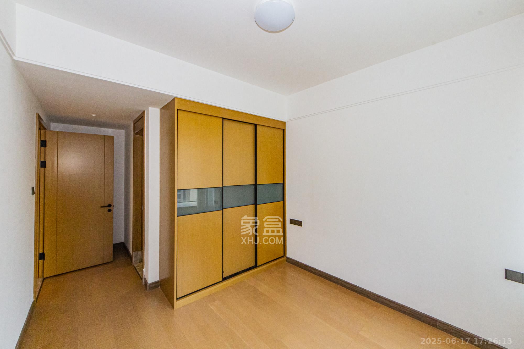 长房雍景湾 3室2厅2卫 123.0万 长房雍景湾 3室2厅2卫 123.0万卧室