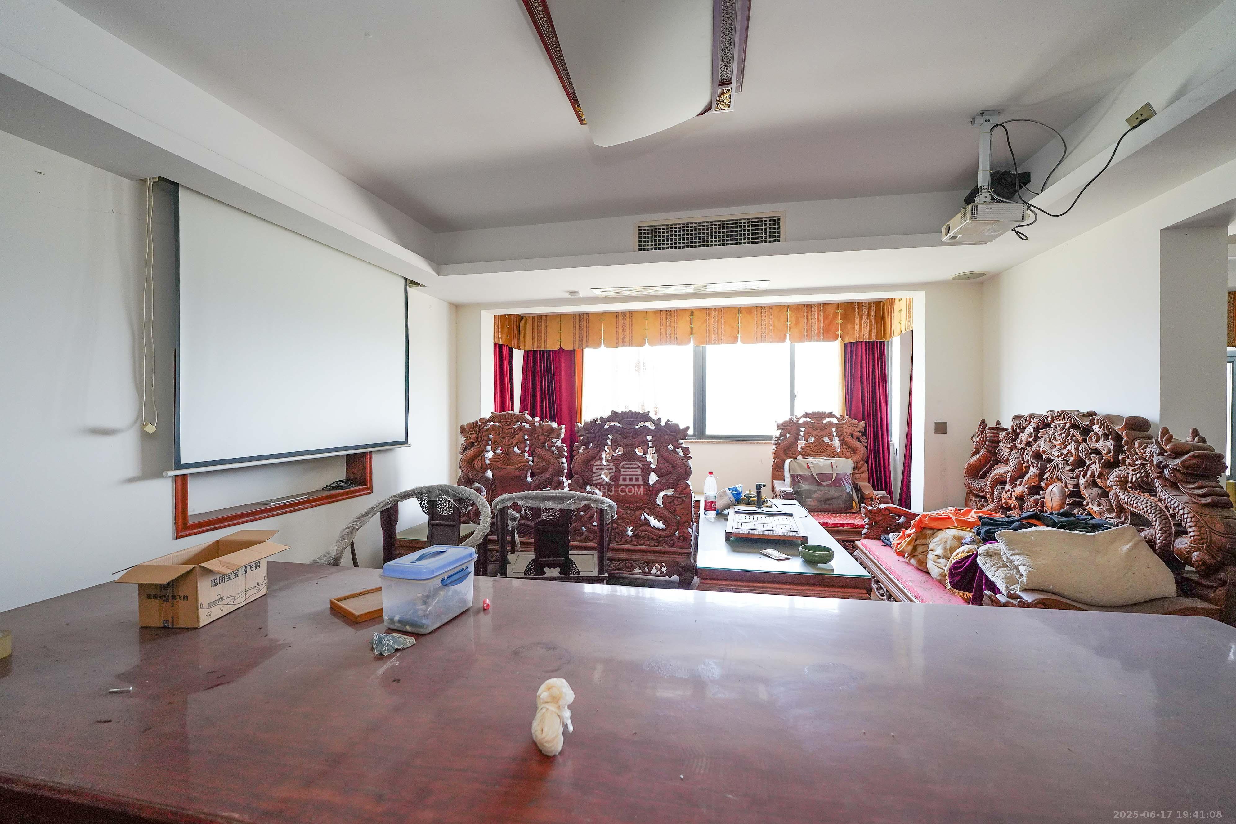 五矿格澜郡  4室2厅2卫    74.8万 五矿格澜郡  4室2厅2卫    74.8万客厅