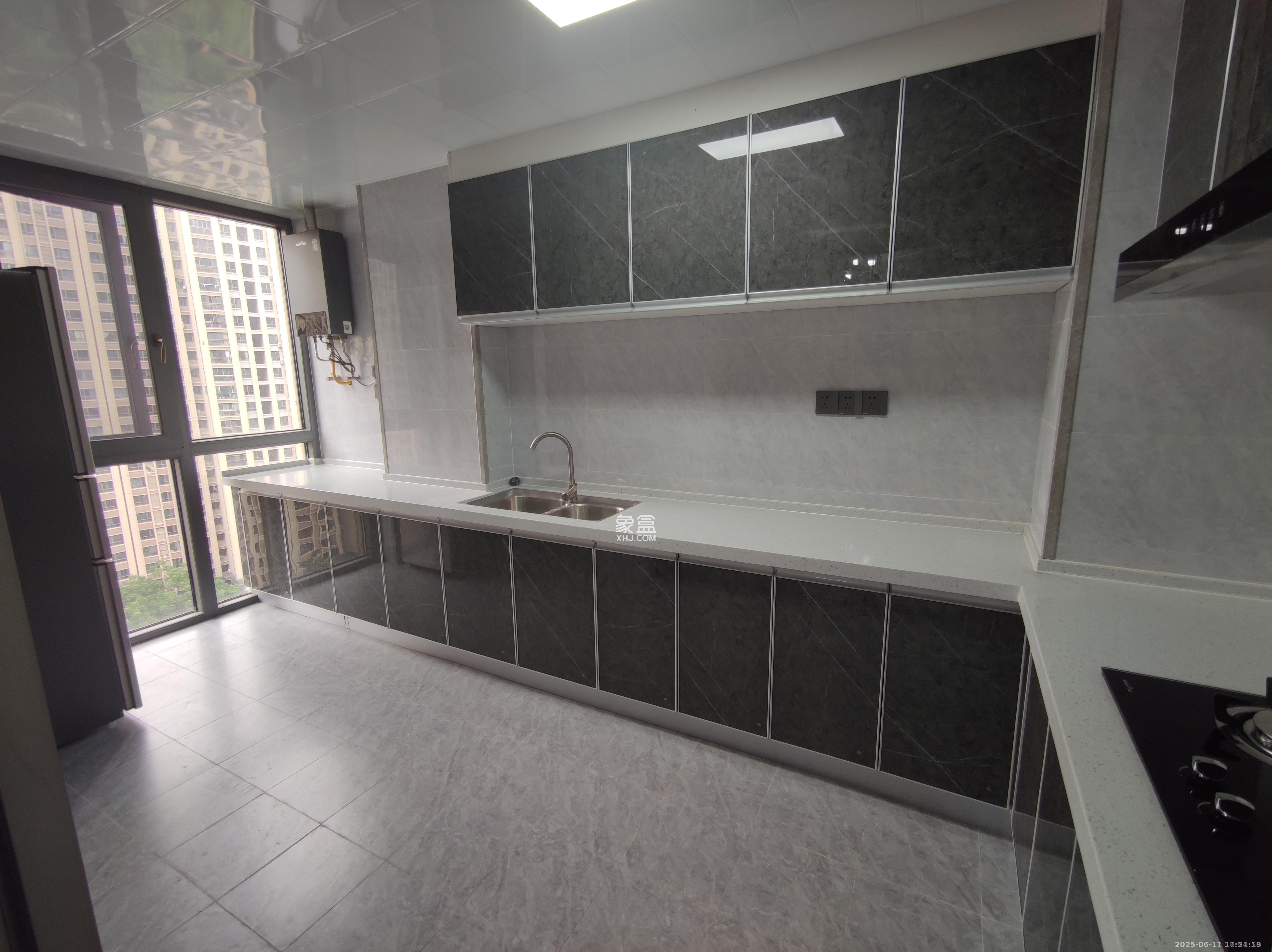 世茂铂翠湾一期 4室2厅2卫 3700.0元/月 世茂铂翠湾一期 4室2厅2卫 3700.0元/月室内图