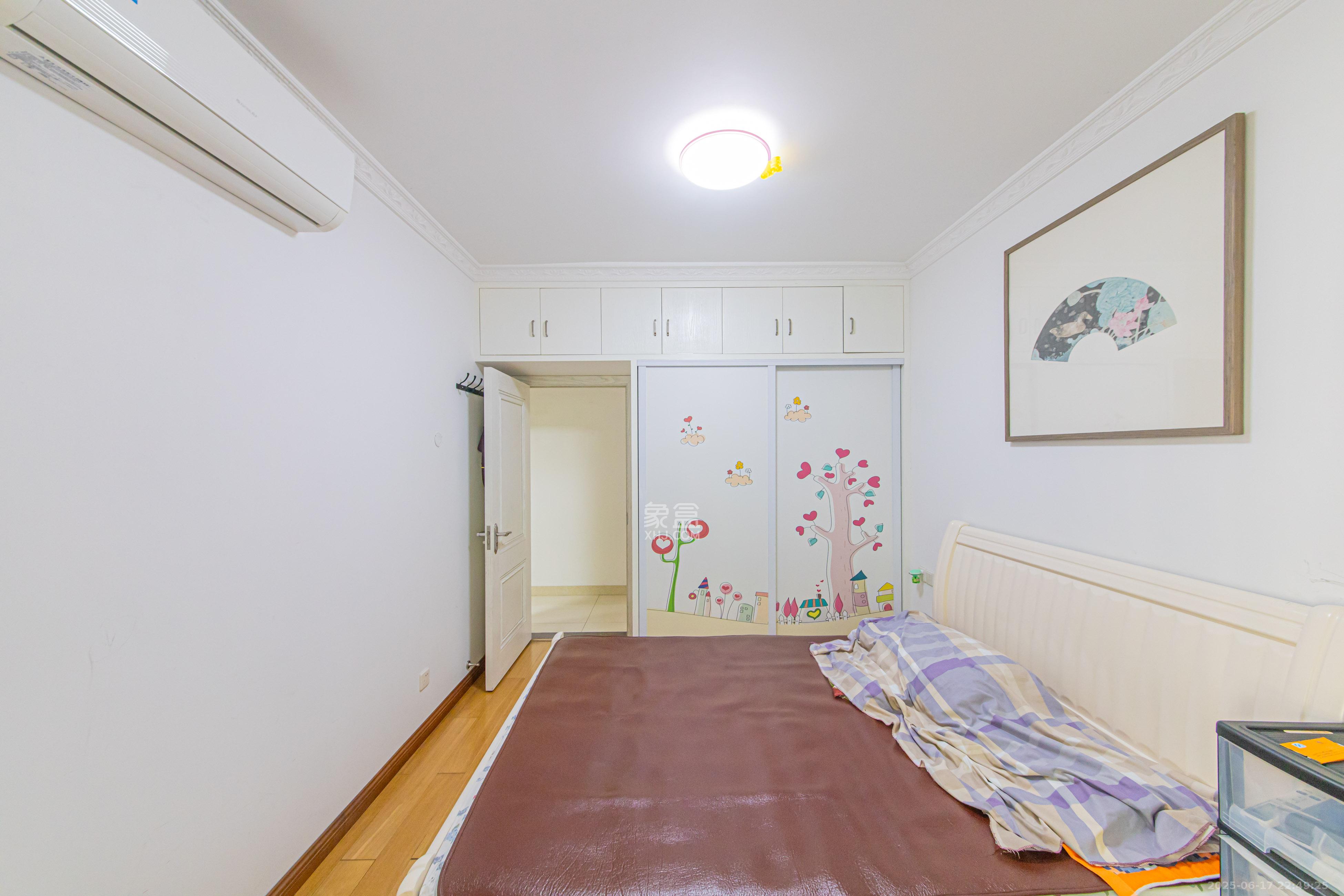 中建芙蓉嘉苑  4室2厅2卫    128.0万卧室