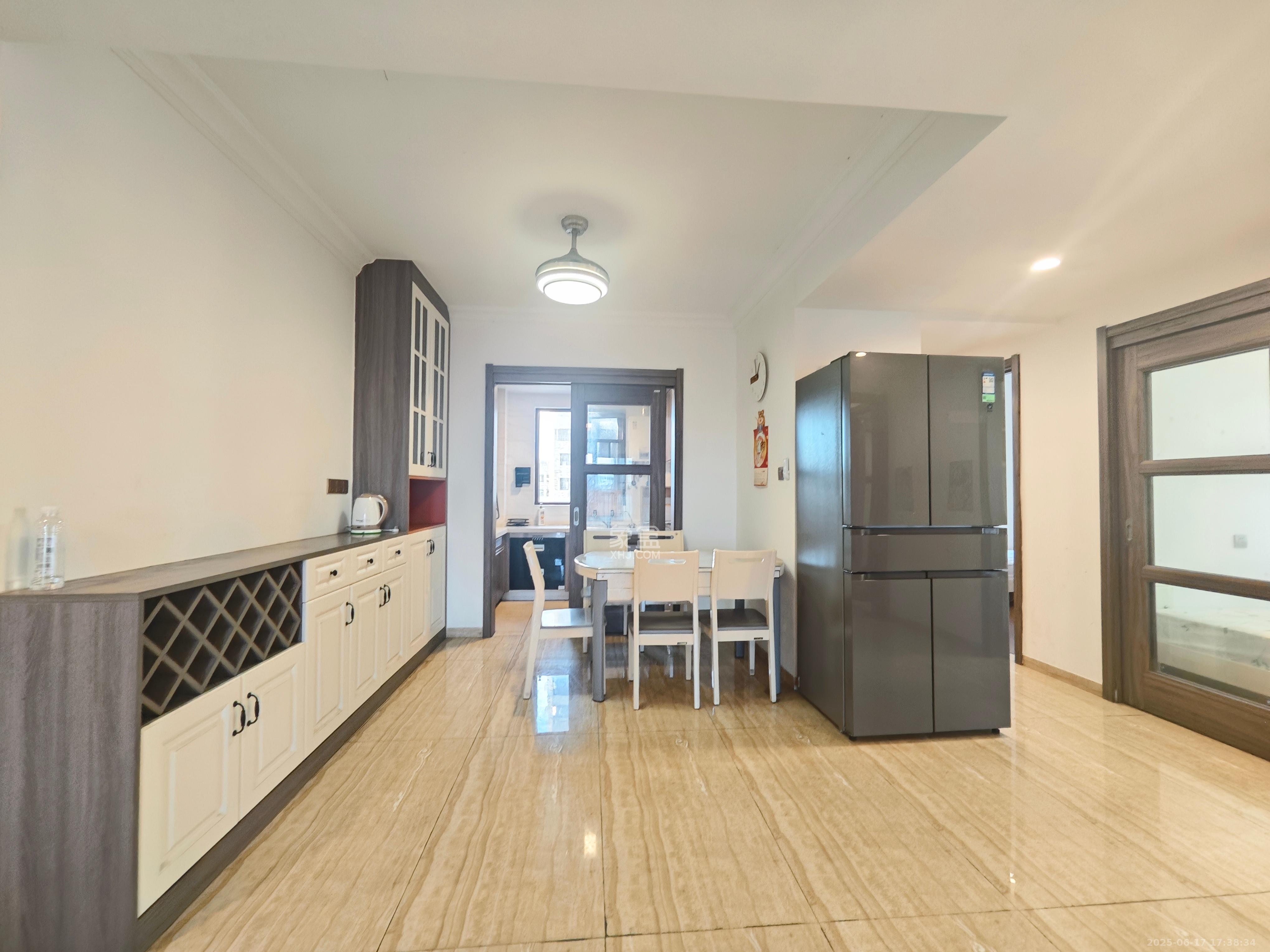 碧桂园星城首府 4室2厅2卫 2800.0元/月 碧桂园星城首府 4室2厅2卫 2800.0元/月室内图