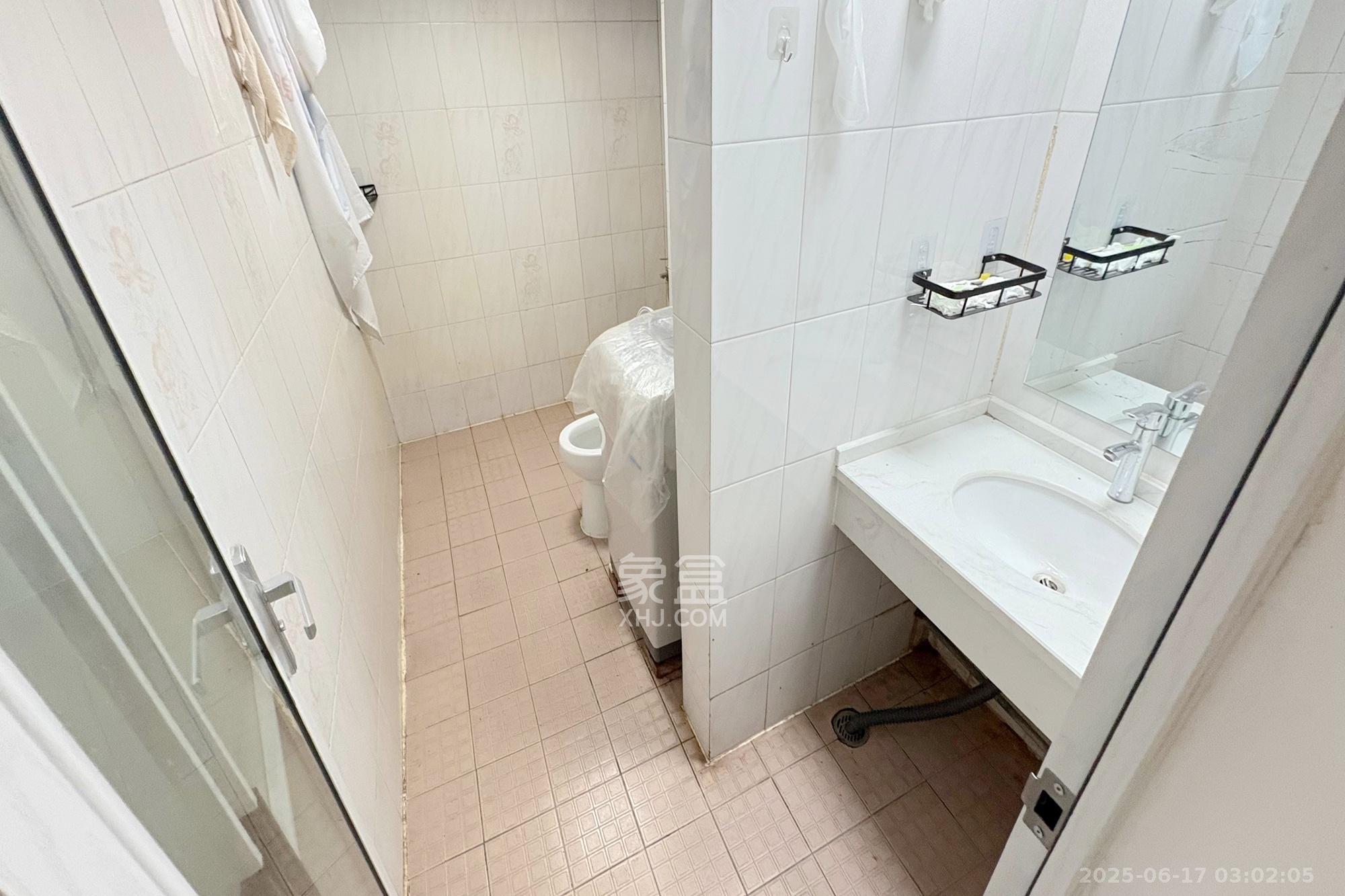 华天大酒店宿舍楼 2室1厅1卫 72.0万 华天大酒店宿舍楼 2室1厅1卫 72.0万卫生间