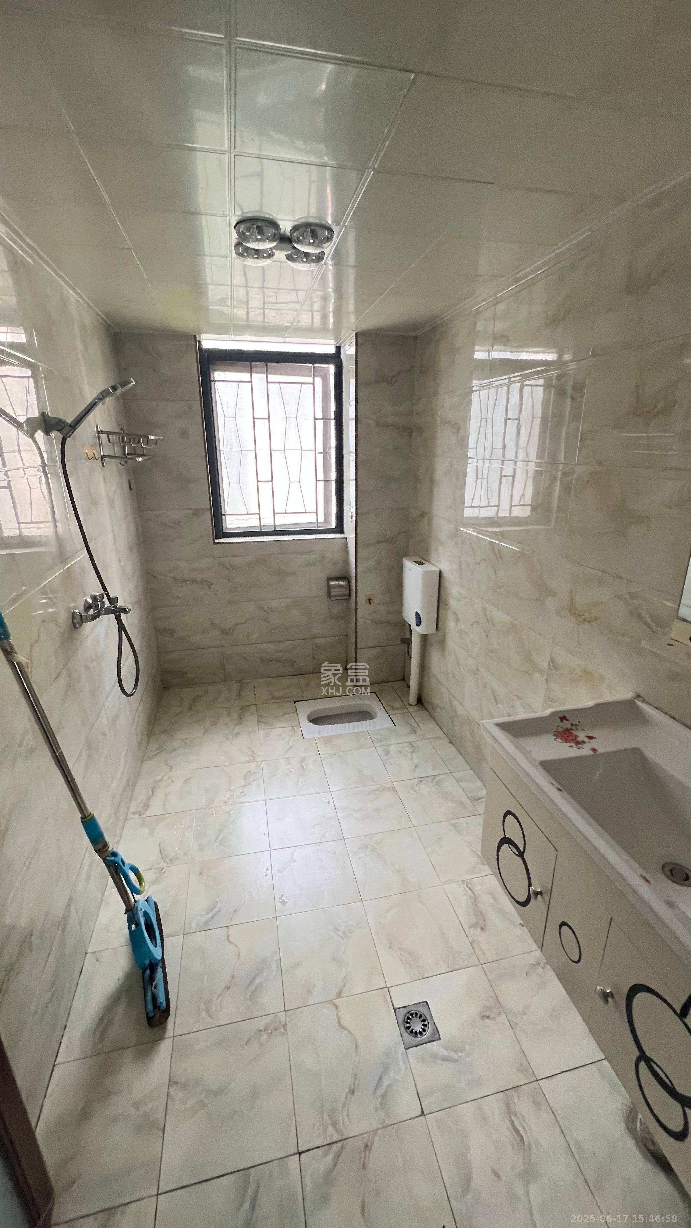 湘水熙园 4室2厅1卫 2400.0元/月 湘水熙园 4室2厅1卫 2400.0元/月室内图