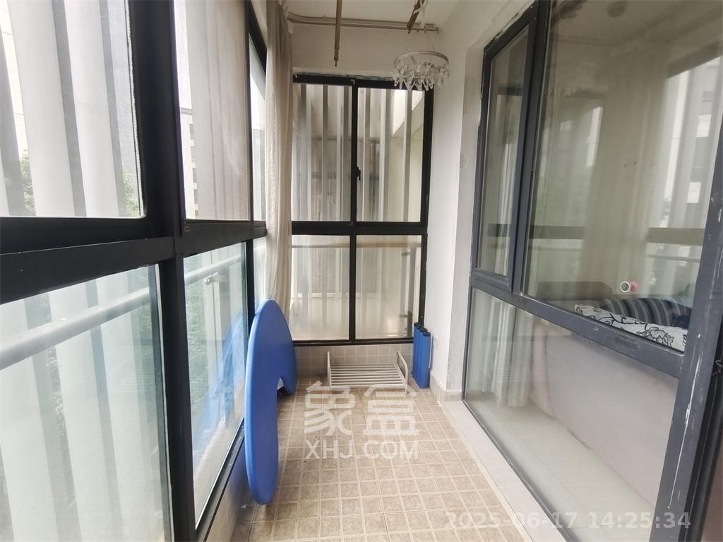 阳光100三期  2室2厅1卫   2800.00元/月室内图