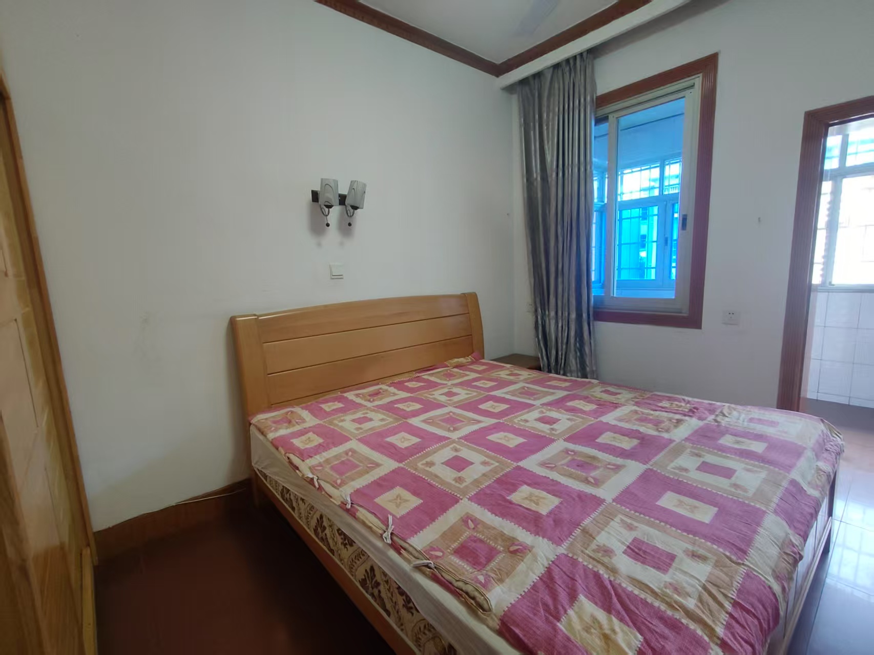 桃花仑物价局家属楼 3室2厅1卫 1000.0元/月 桃花仑物价局家属楼 3室2厅1卫 1000.0元/月室内图