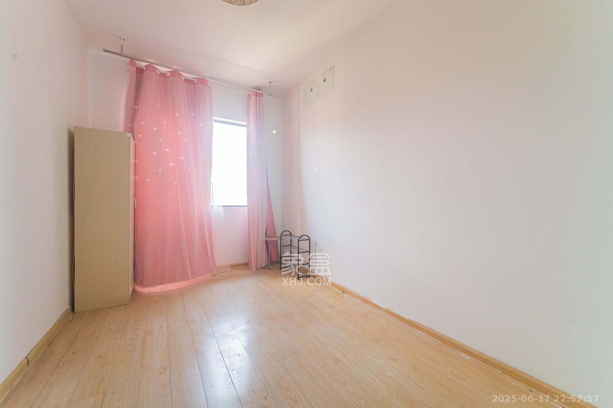 华润置地广场二期  4室2厅2卫    96.8万 华润置地广场二期  4室2厅2卫    96.8万其他