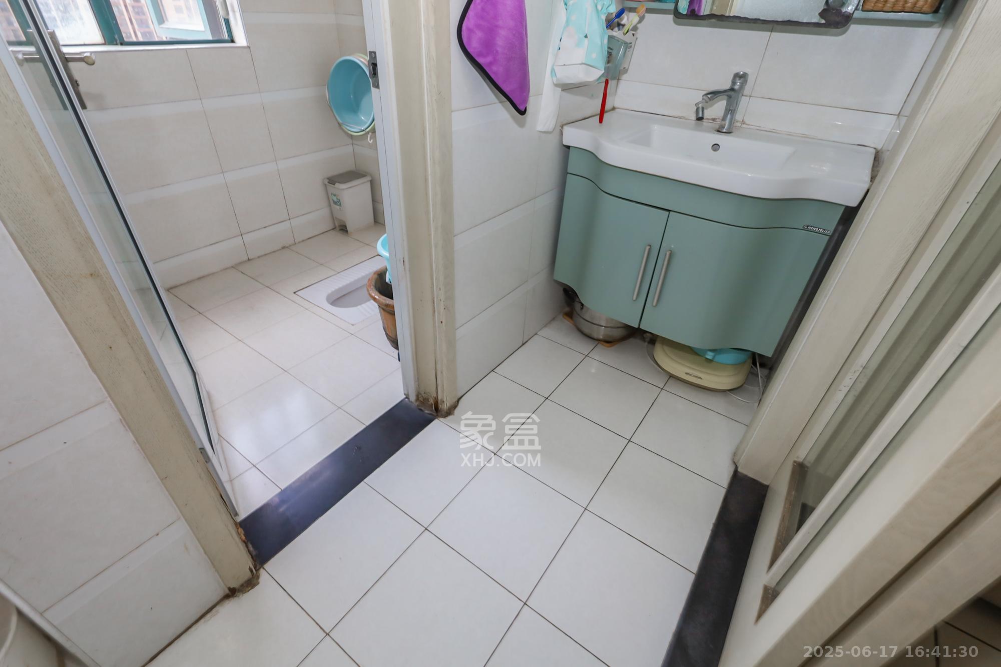 滨江金座 3室2厅2卫 129.8万 滨江金座 3室2厅2卫 129.8万卫生间