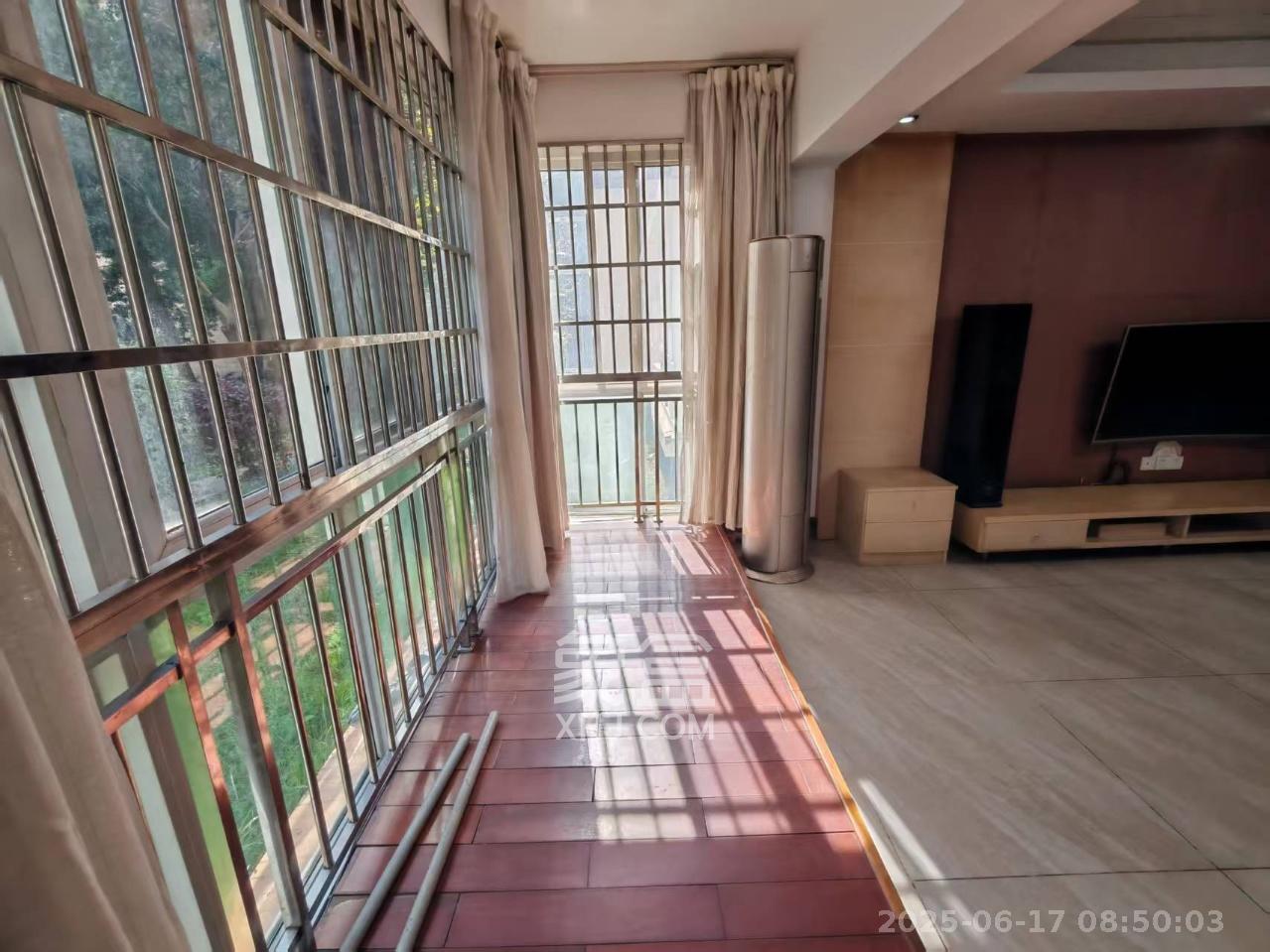 鑫天山水洲城 3室2厅2卫 2400.0元/月 鑫天山水洲城 3室2厅2卫 2400.0元/月室内图