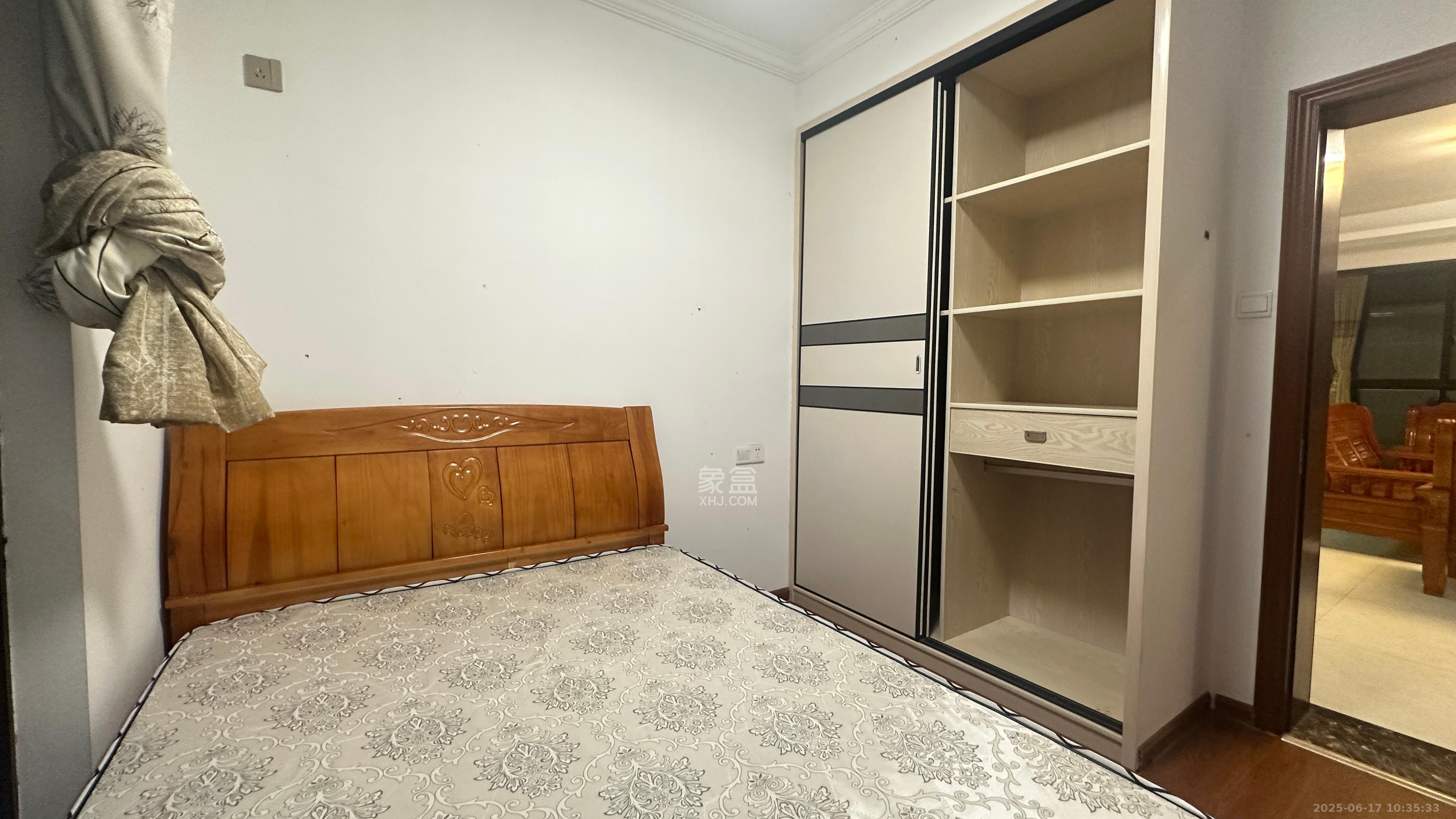 星月绿洲  4室2厅2卫    2400.0元/月 星月绿洲  4室2厅2卫    2400.0元/月室内图