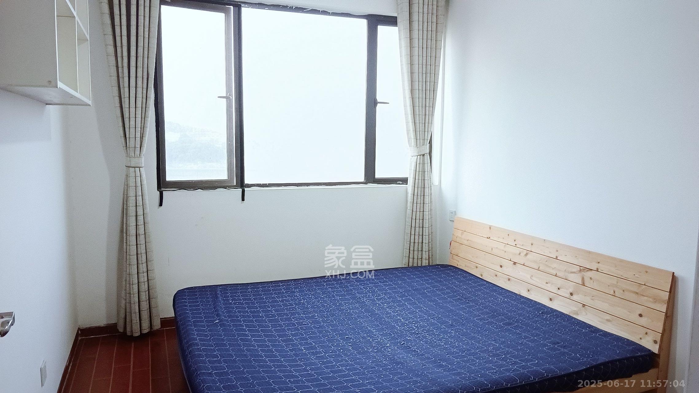 长房半岛蓝湾（观山月）  1室1厅1卫   1500.00元/月室内图