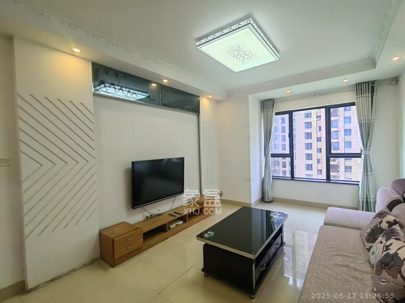 三一街区  4室2厅1卫   1600.00元/月室内图1
