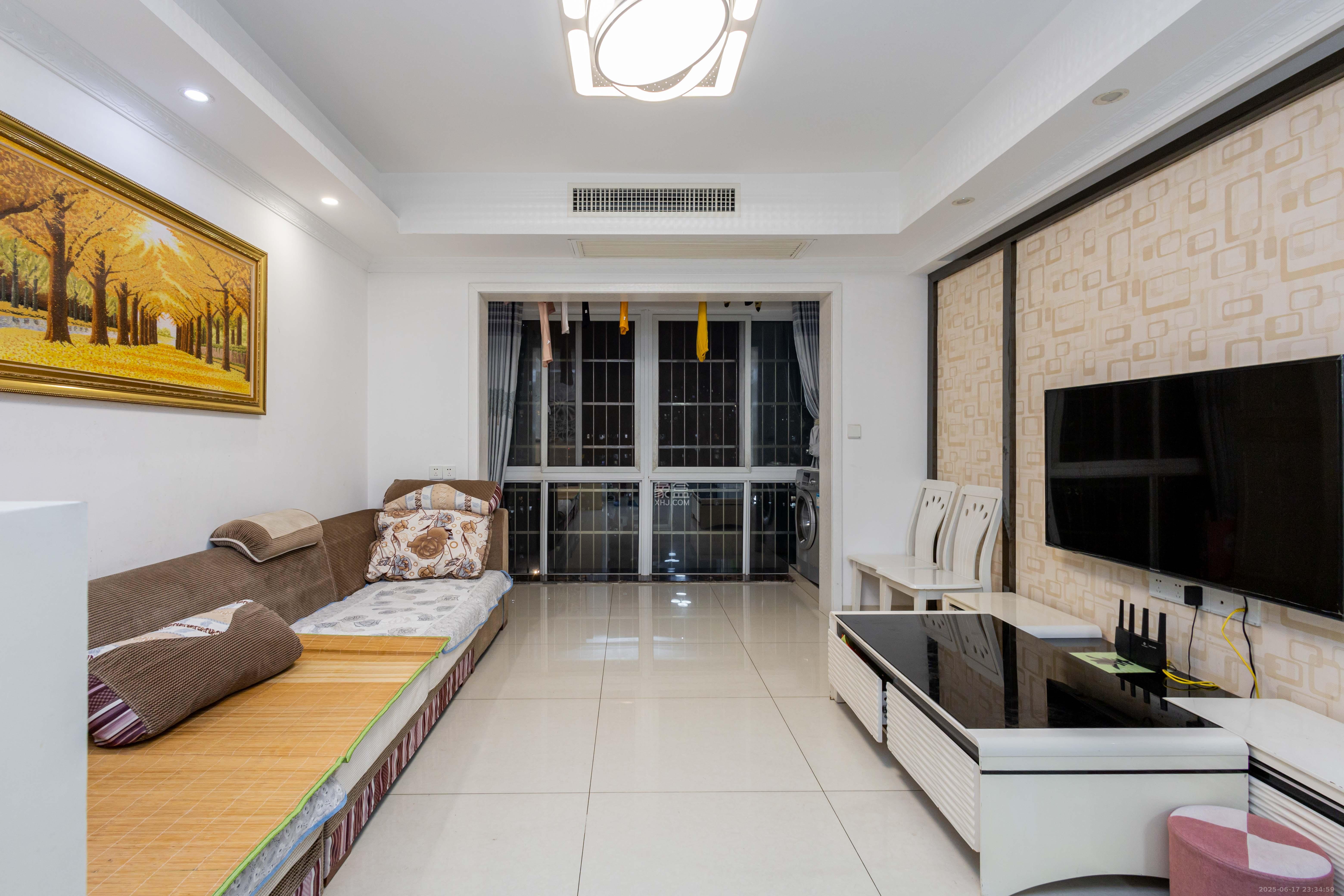 爵士湘 3室2厅2卫 76.3万 爵士湘 3室2厅2卫 76.3万客厅