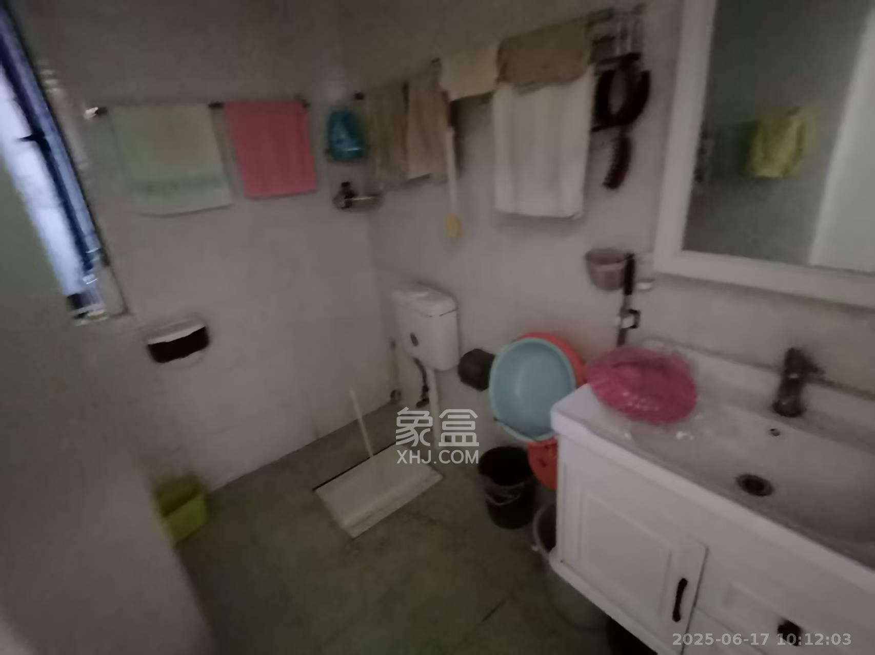 卓越蔚蓝海岸三期  3室2厅1卫   2200.00元/月室内图