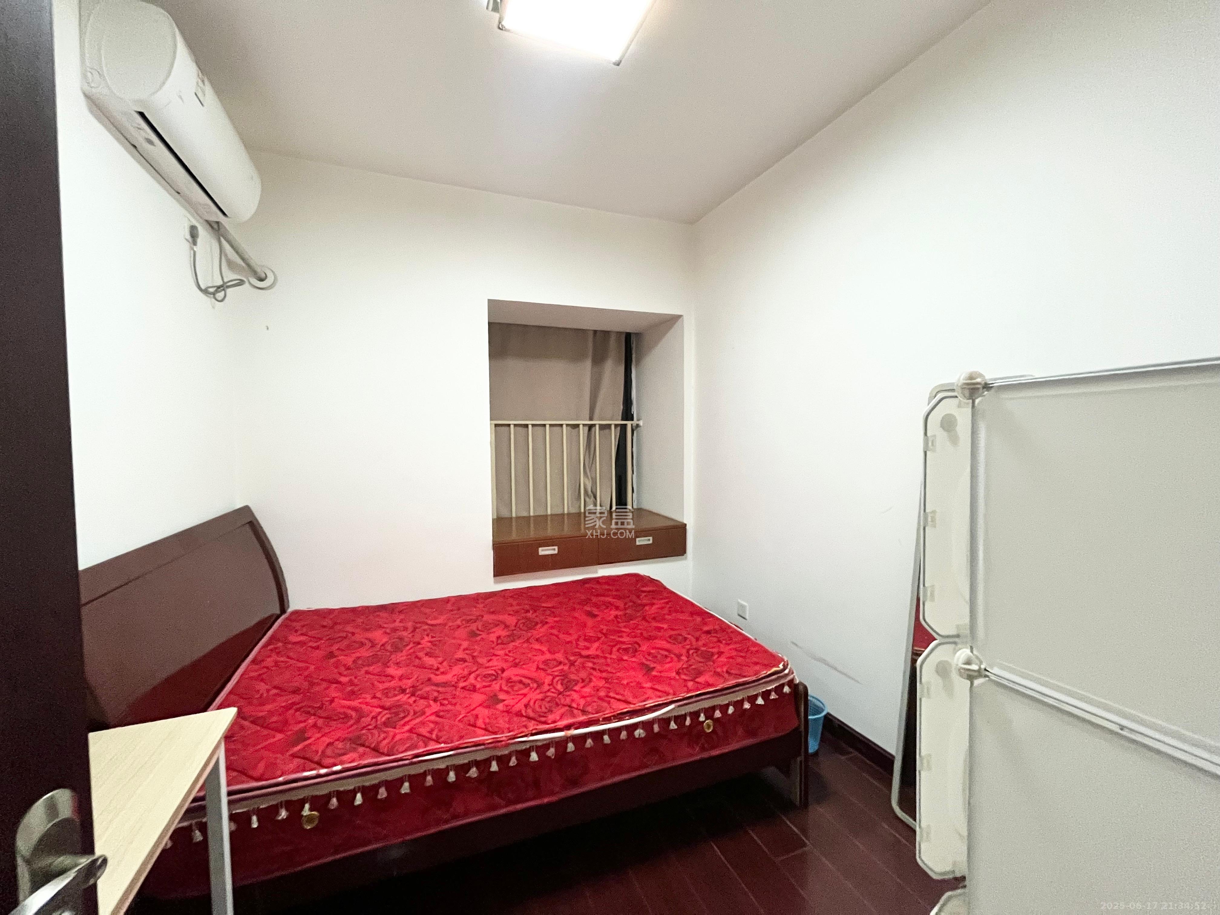 保利麓谷林语B区  3室2厅1卫   2400.00元/月室内图