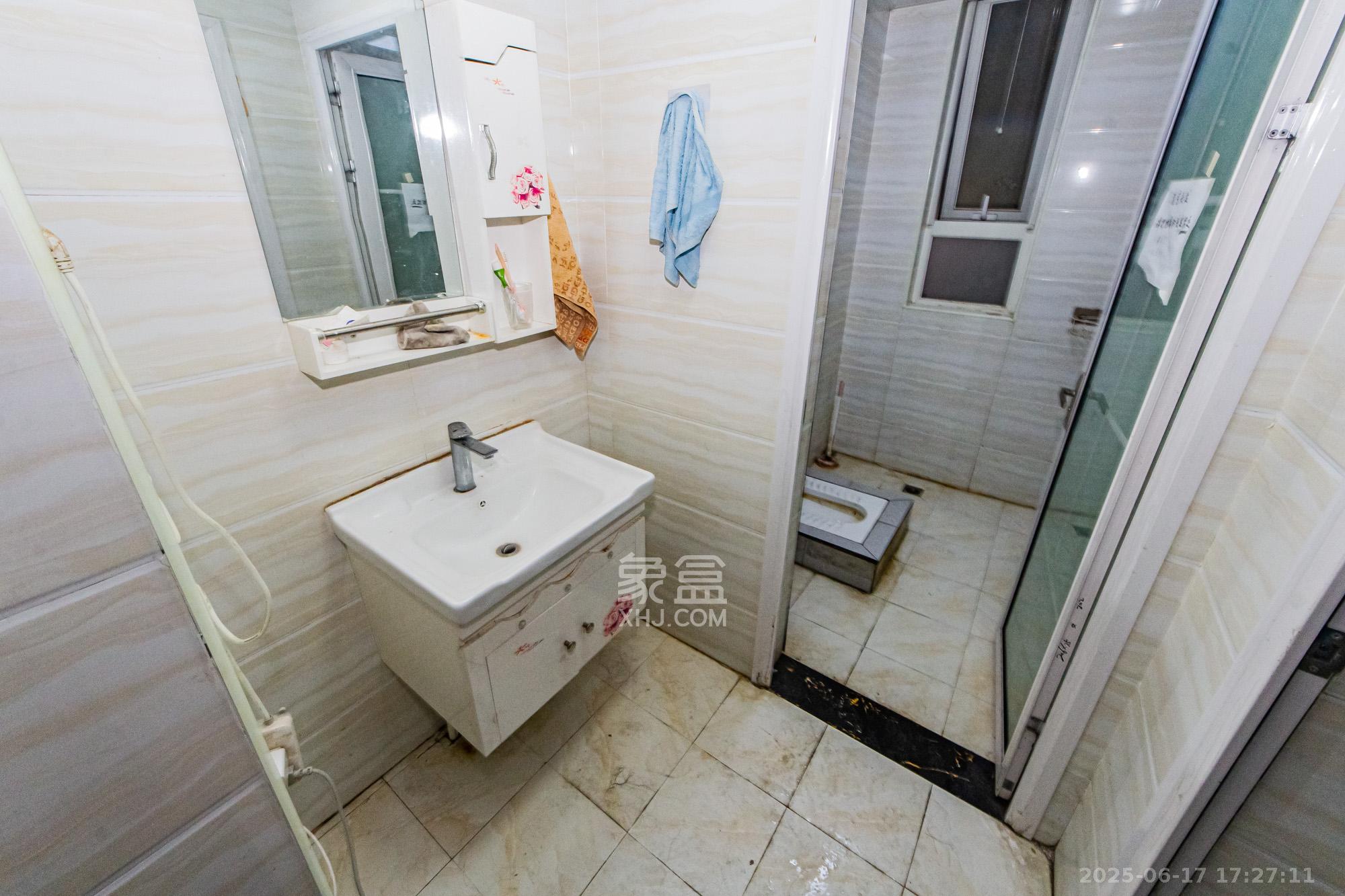 北辰三角洲E4区  3室1厅1卫   128.00万卫生间