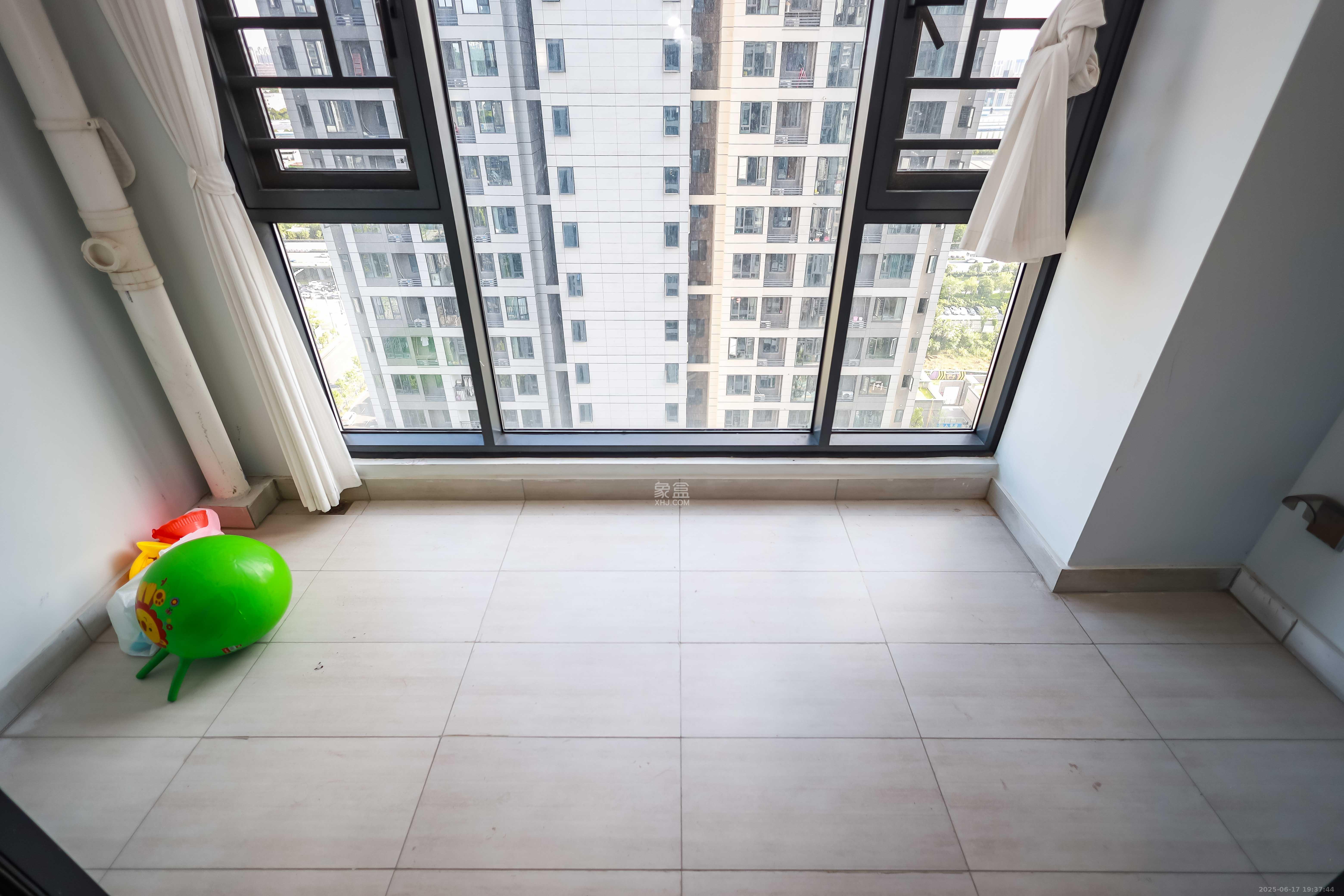 长房云尚公馆  3室2厅1卫    105.0万 长房云尚公馆  3室2厅1卫    105.0万阳台