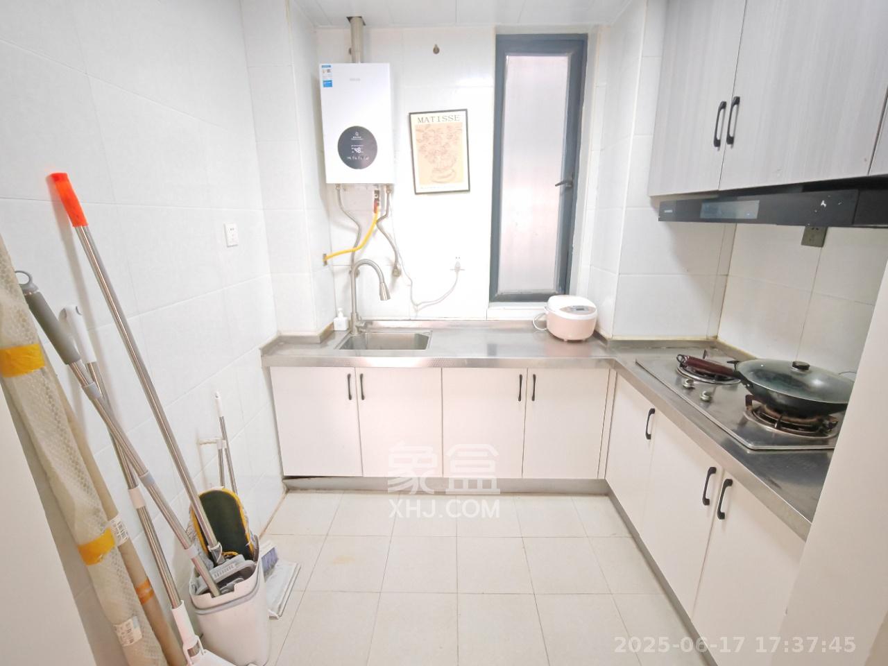 凯通国际城(凯通朝庭) 3室2厅1卫 3500.0元/月 凯通国际城(凯通朝庭) 3室2厅1卫 3500.0元/月室内图