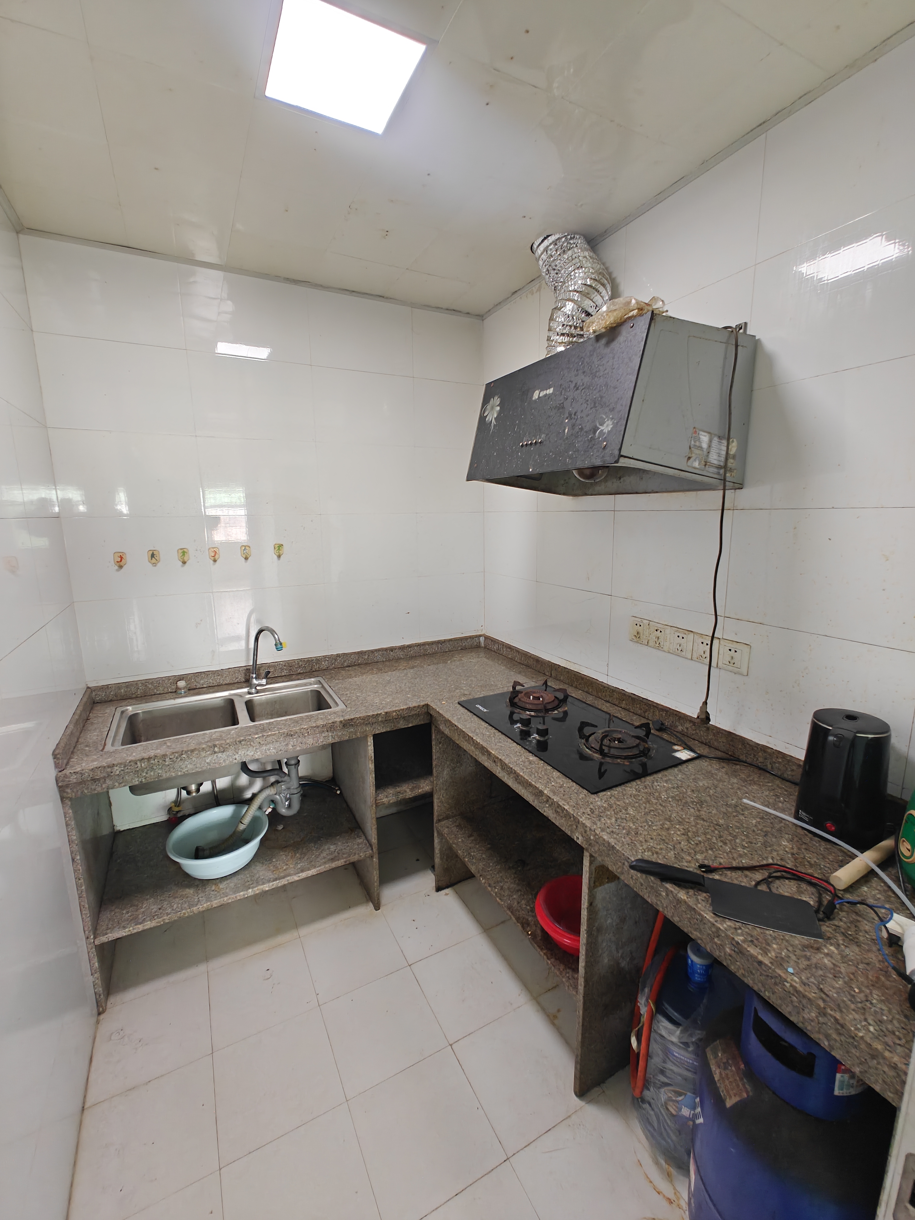 汇亘大厦 1室0厅0卫 2600.0元/月 汇亘大厦 1室0厅0卫 2600.0元/月室内图