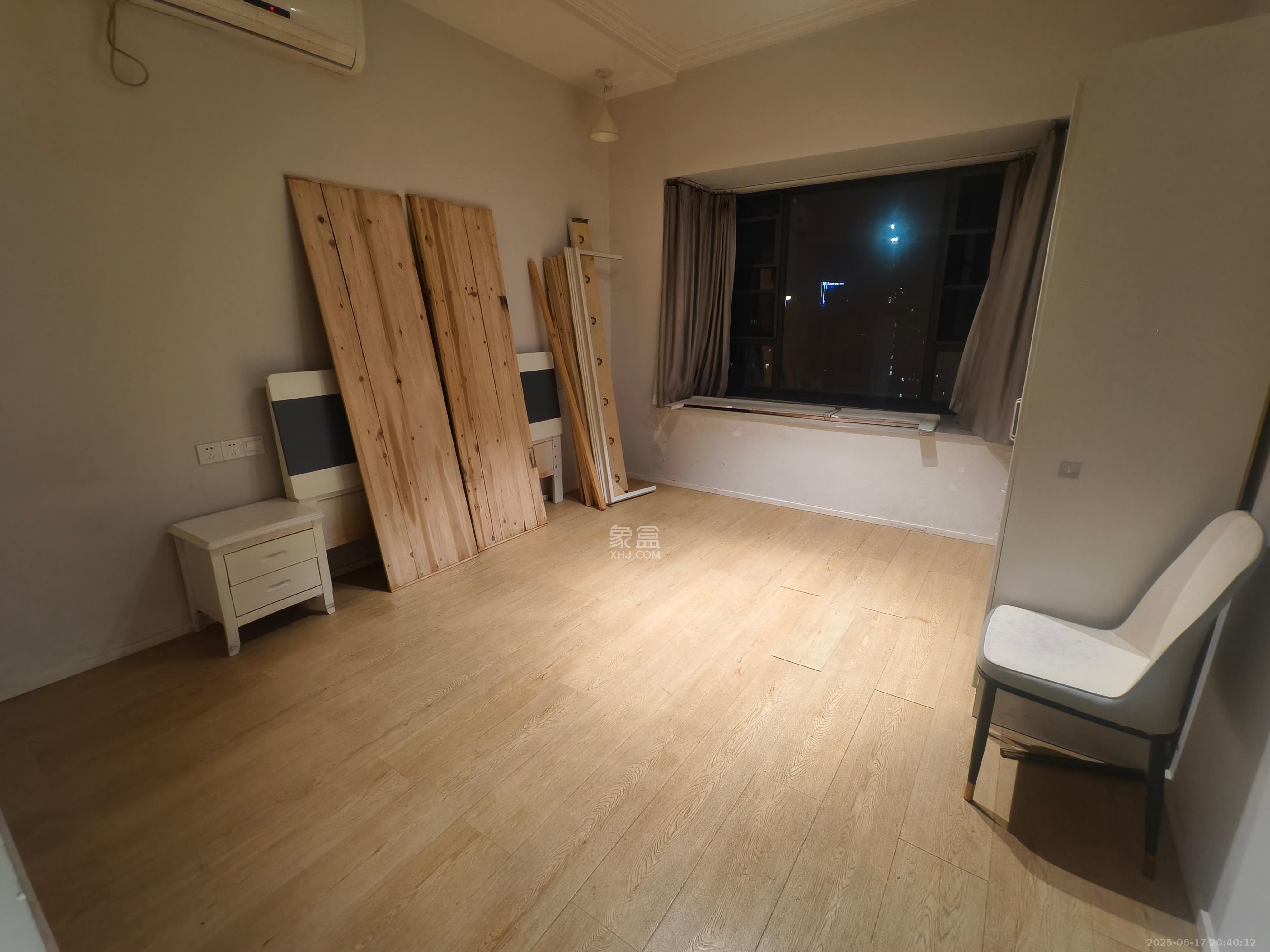 好莱城(弘德西街) 4室2厅2卫 3300.0元/月 好莱城(弘德西街) 4室2厅2卫 3300.0元/月室内图