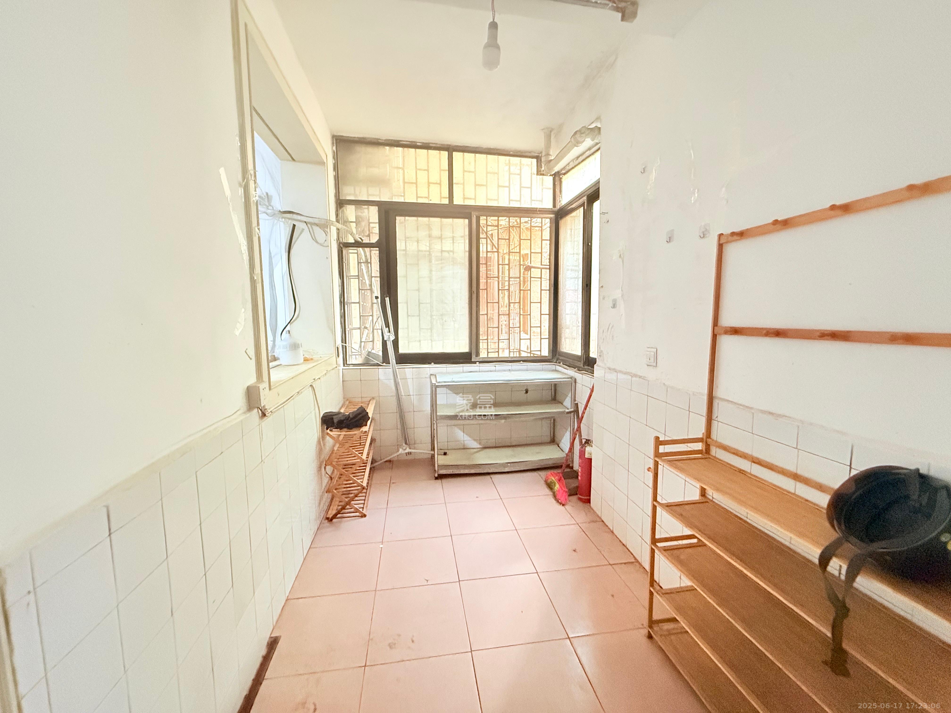 火星建设局宿舍  3室1厅1卫    2000.0元/月 火星建设局宿舍  3室1厅1卫    2000.0元/月室内图