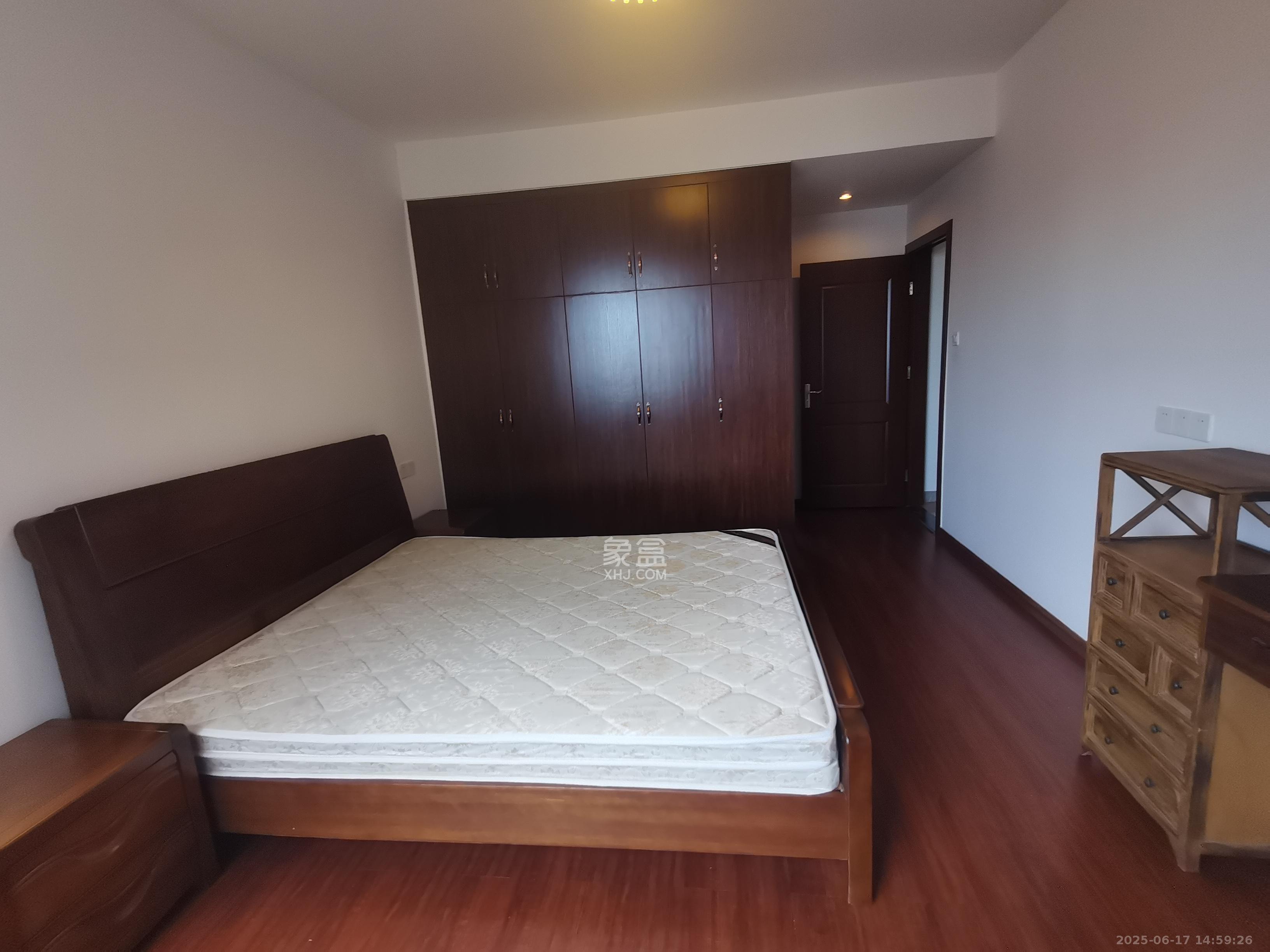 山语城三期  3室2厅2卫   2800.00元/月室内图